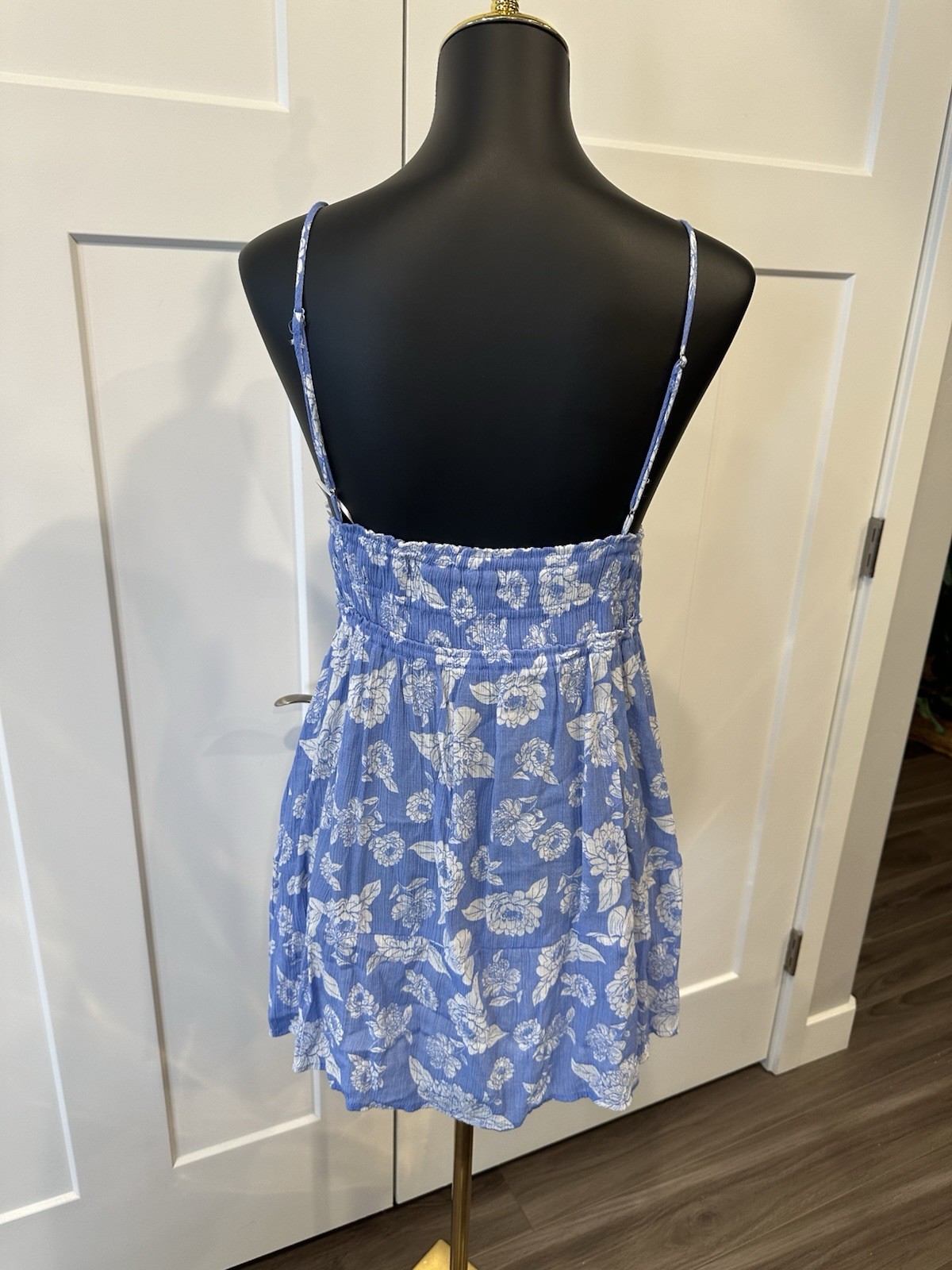Love Tree Boutique Floral Flowy Lightweight Summer V Neck Blue Dress M