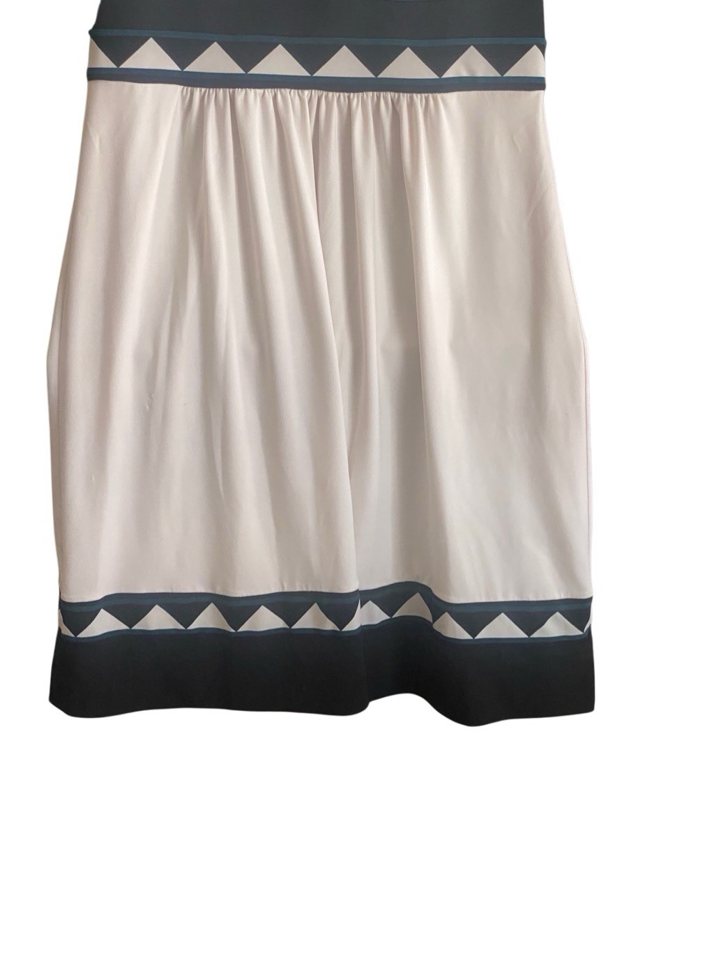 NWOT BCBGMAXAZRIA Black/Ivory Geometric Print Matte Jersey Knit Dress. Size Med.