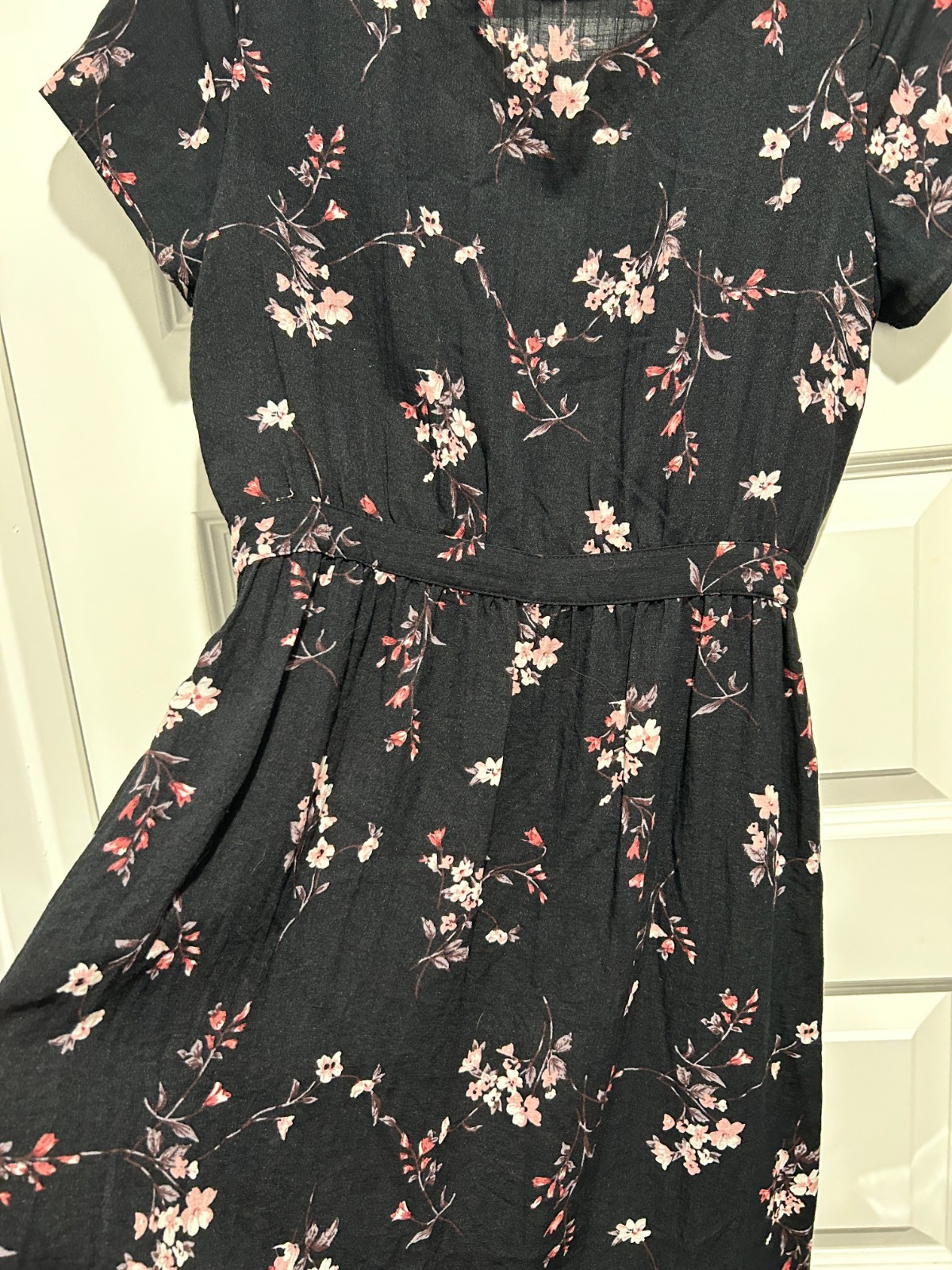 Black Floral Midi Shirt Dress – Button & Tie Front – Pockets! – Women’s Size M