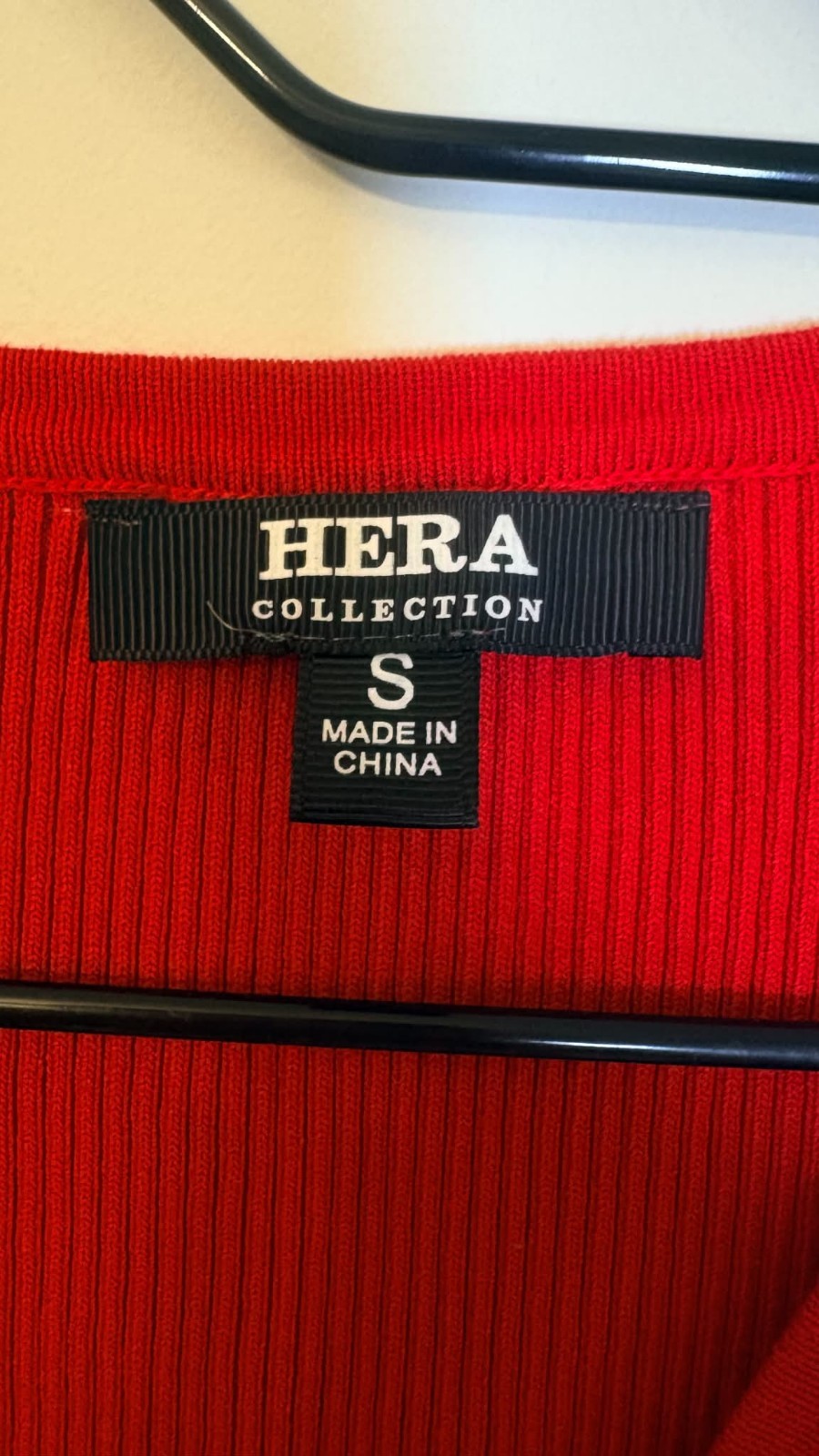 HERA Collection Red Ribbed Knit V-Neck Button-Front Sleeveless Bodycon Midi S