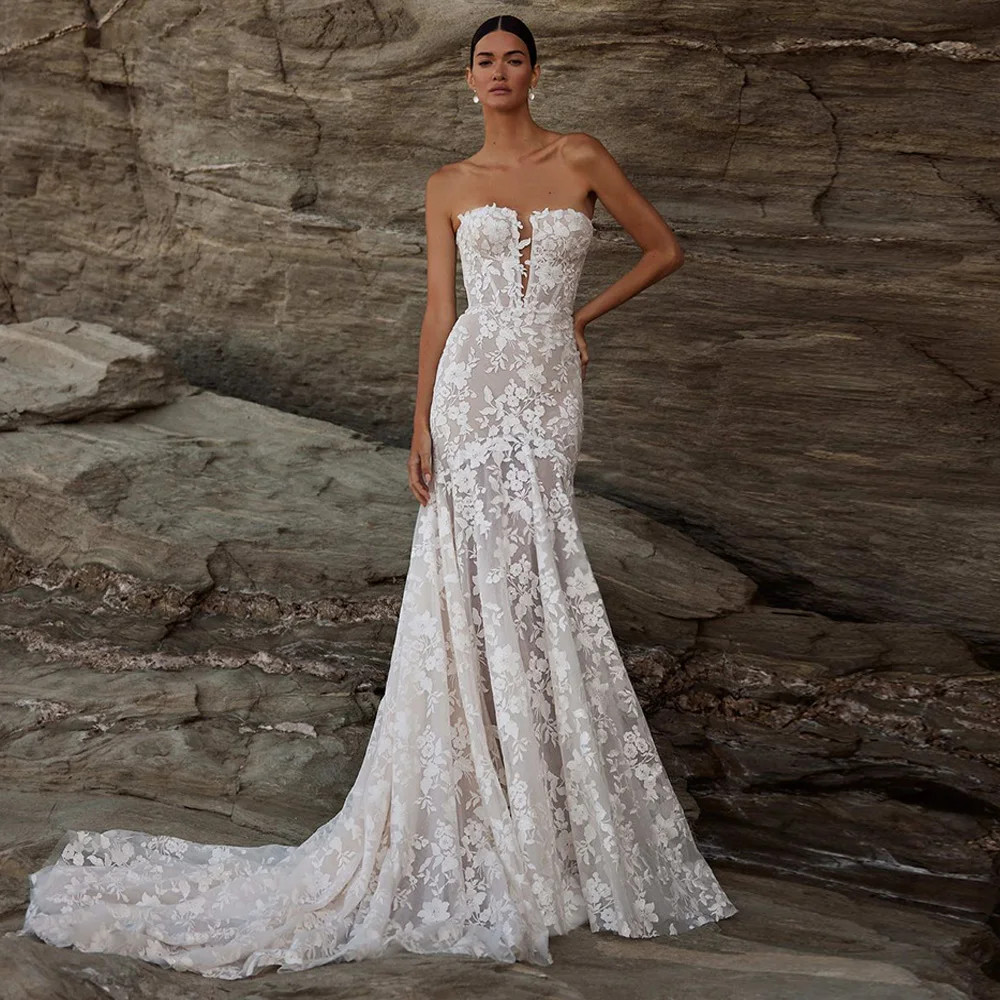 Sexy Mermaid Wedding Dress Strapless Sleeveless Sweeping Train Lace Bridal Gown