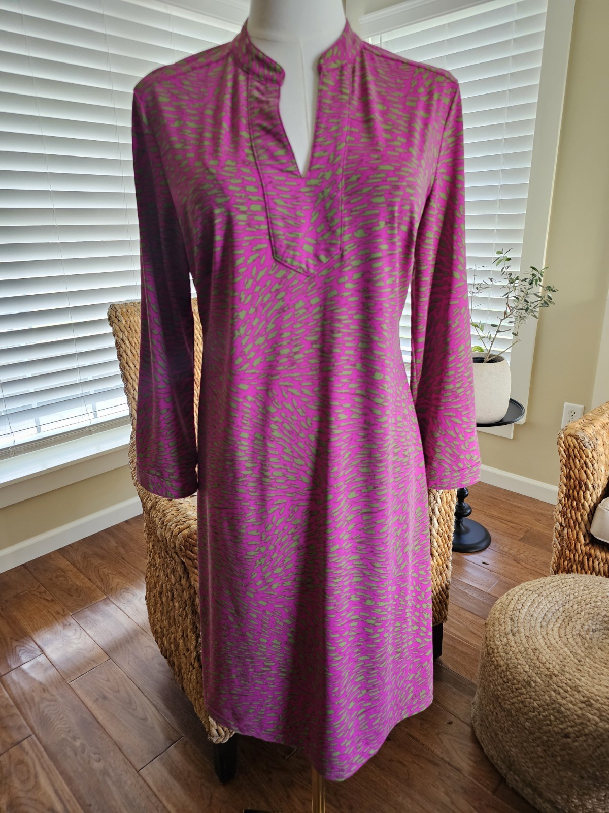 ELLIE KAI Nylon Slinky Stretch V-Neck Multi Print Dress Size 6