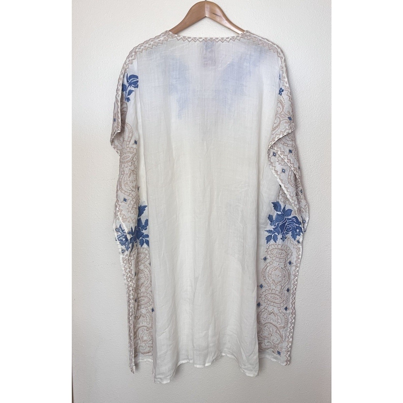 Johnny Was 3J Workshop White Blue Beige Embroidered Kaftan Dress Size Medium