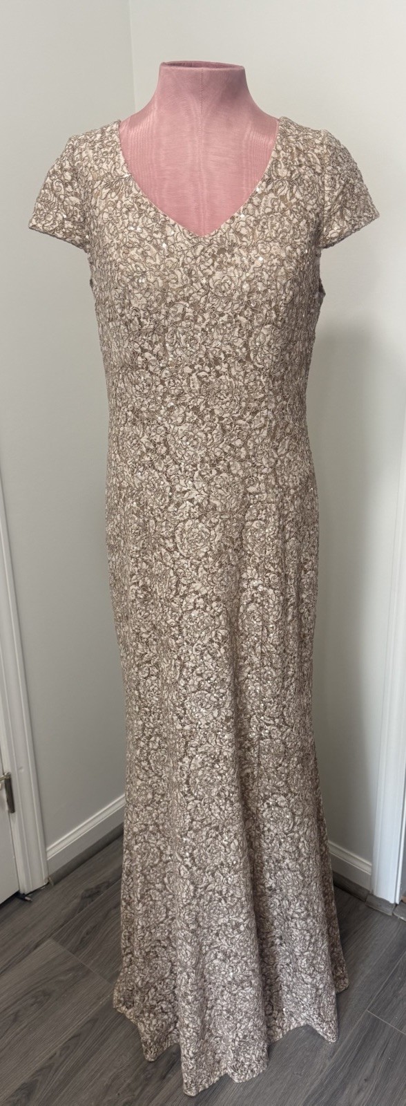 Alex Evenings Gold Sequin Mesh Lace V-Neck Cap Sleeve Gown Size 12