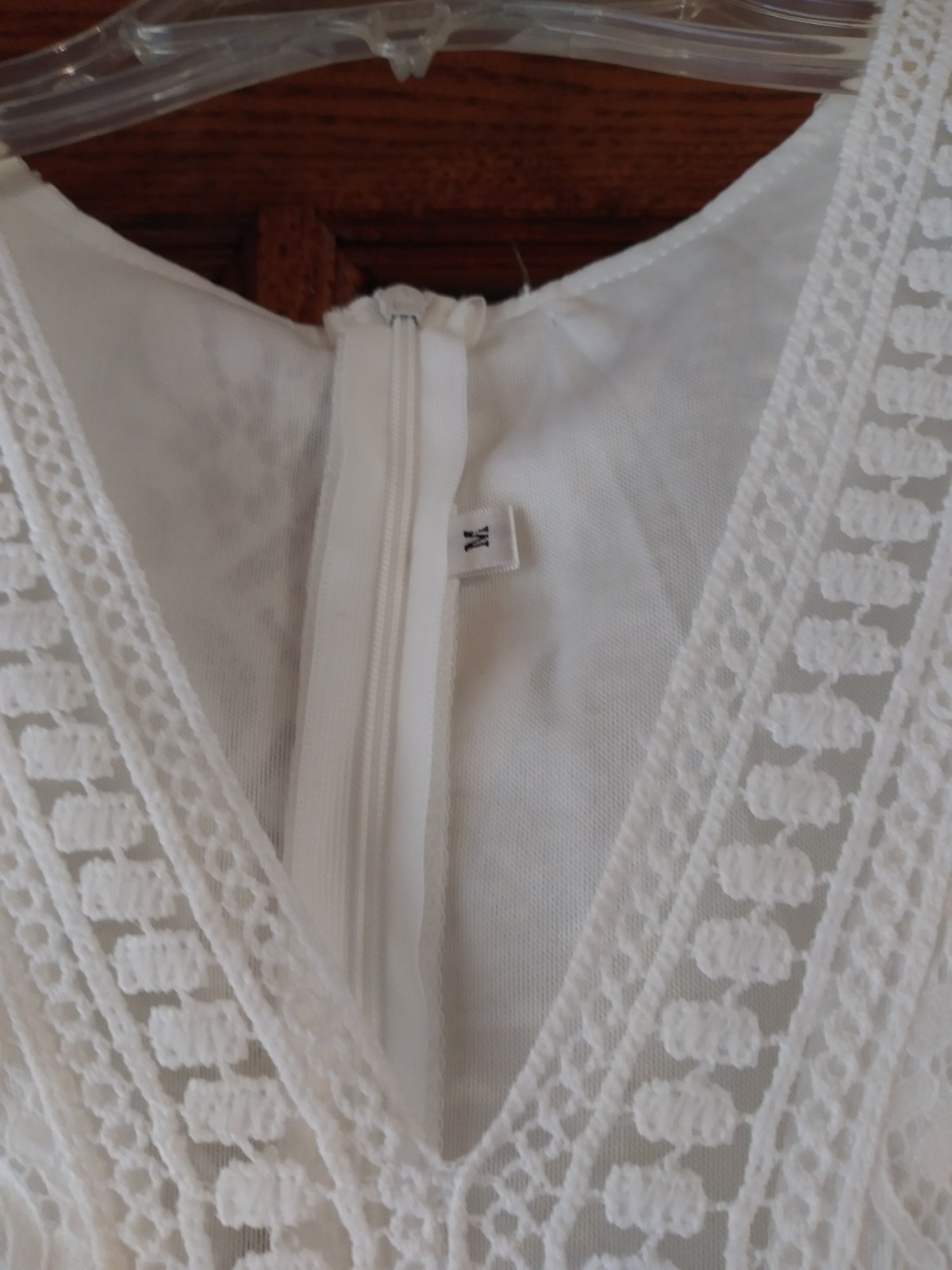 WHITE COTTON/POLY MAXI DRESS WITH LACE AND CROCHET SIZE MEDIUM UNBRANDED