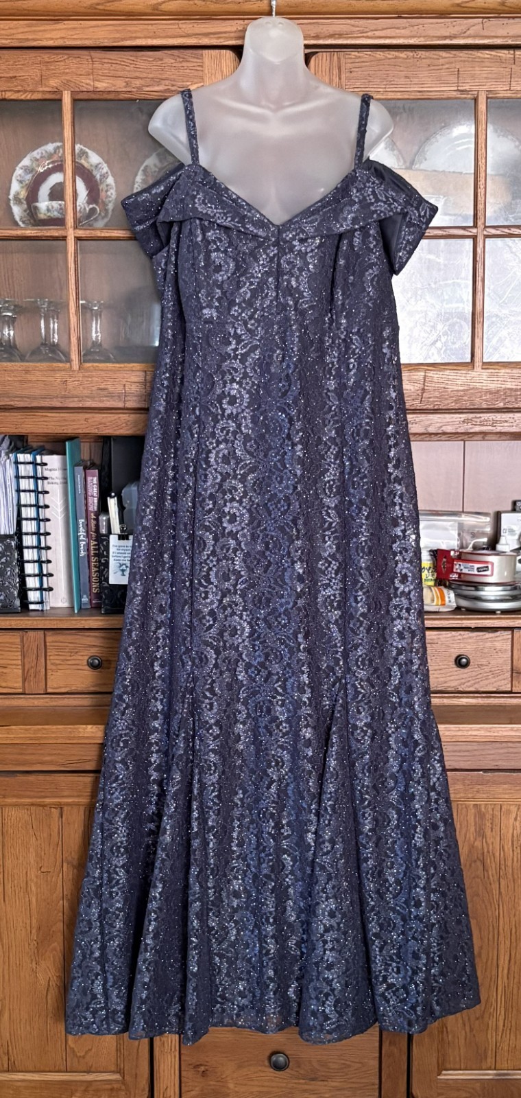 ✨ R&M Richards 2047W Formal Plus Size 20 Long Lace Gown off the should ✨