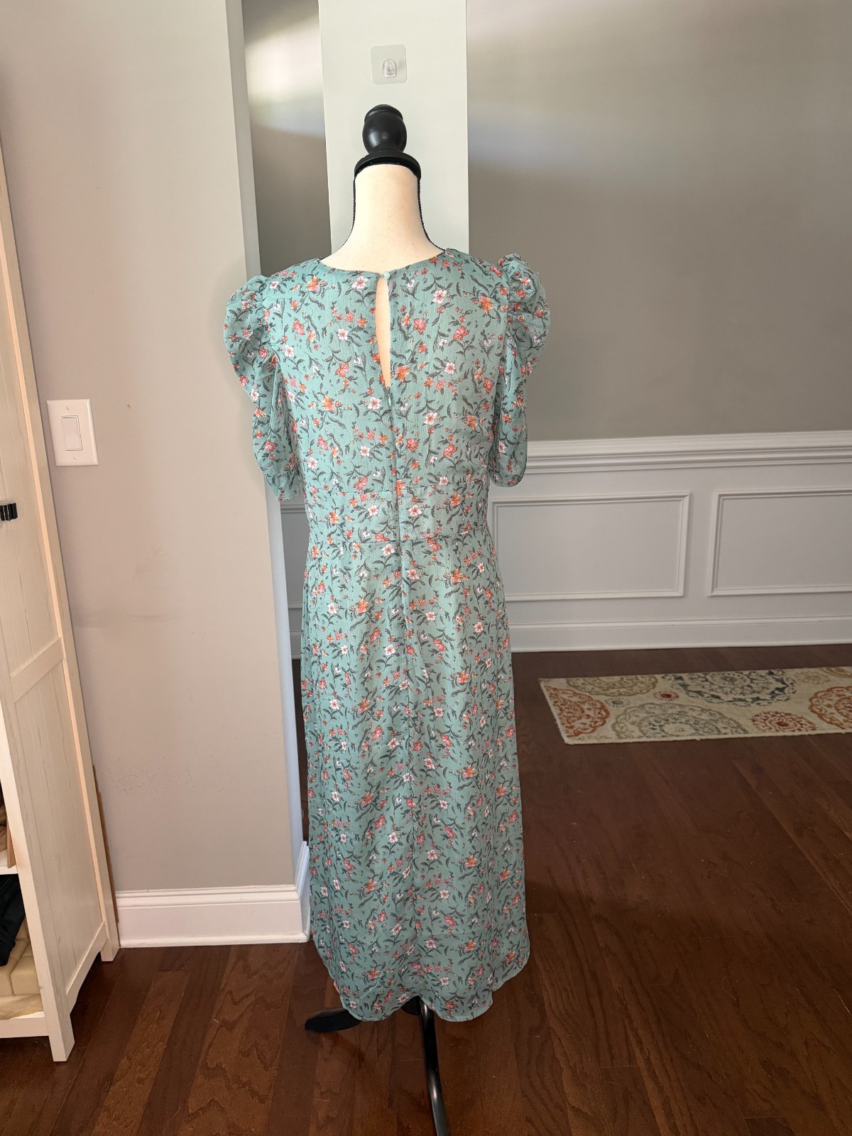 By The River Floral Midi Dress Short Sleeve V-Neck Multicolor Size Large