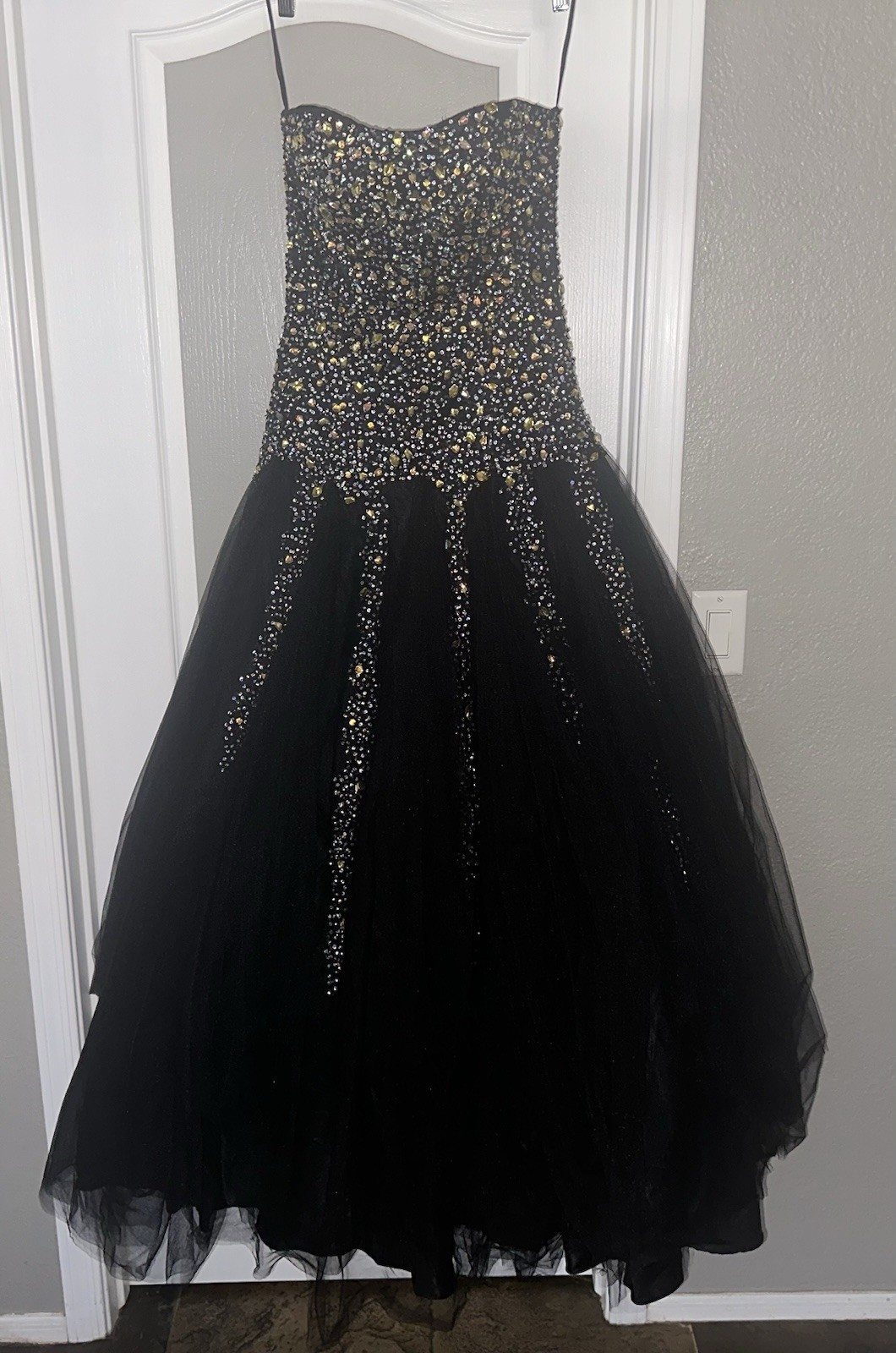 Jovani Formal Dress Size 10 Sleeveless Beaded Black side zip RN 81120 Beautiful