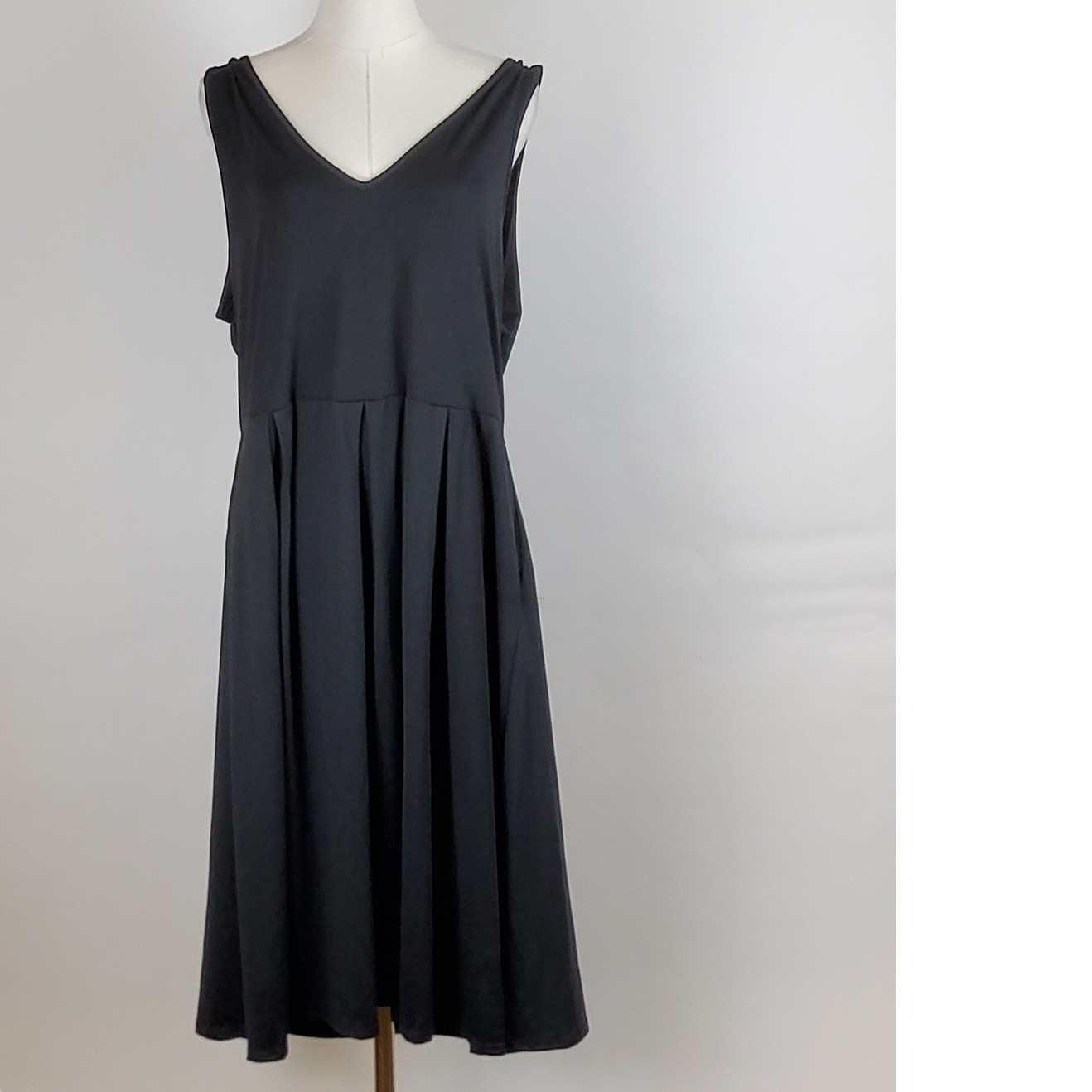 24seven Comfort Apparel Midi Dress Womens 1X Black Sleeveless V Neck Pleated NWT