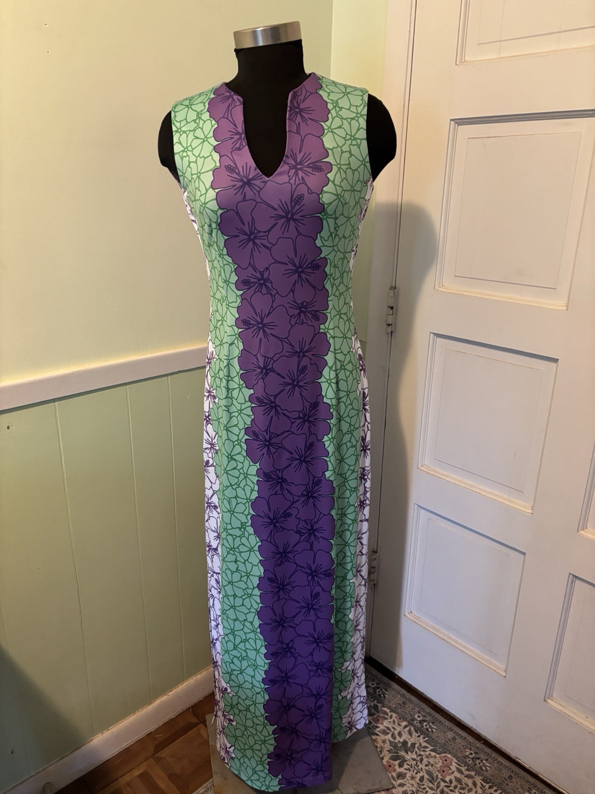 Rulon Reed Vibrant Purple/Green/white Tropical Print Maxi Dress. Size XS. EUC