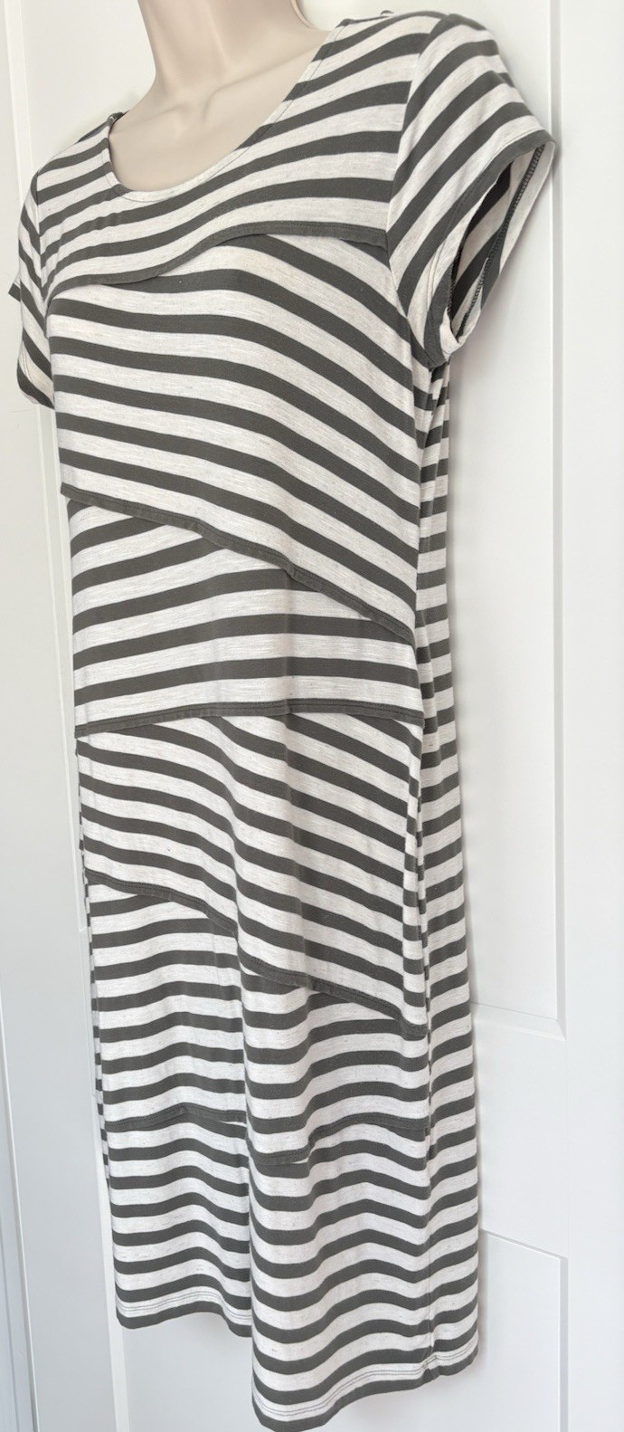 Chico’s 0 Small Dress Grey White Stripe Diagonal Tiers TShirt Style Cap Sleeves
