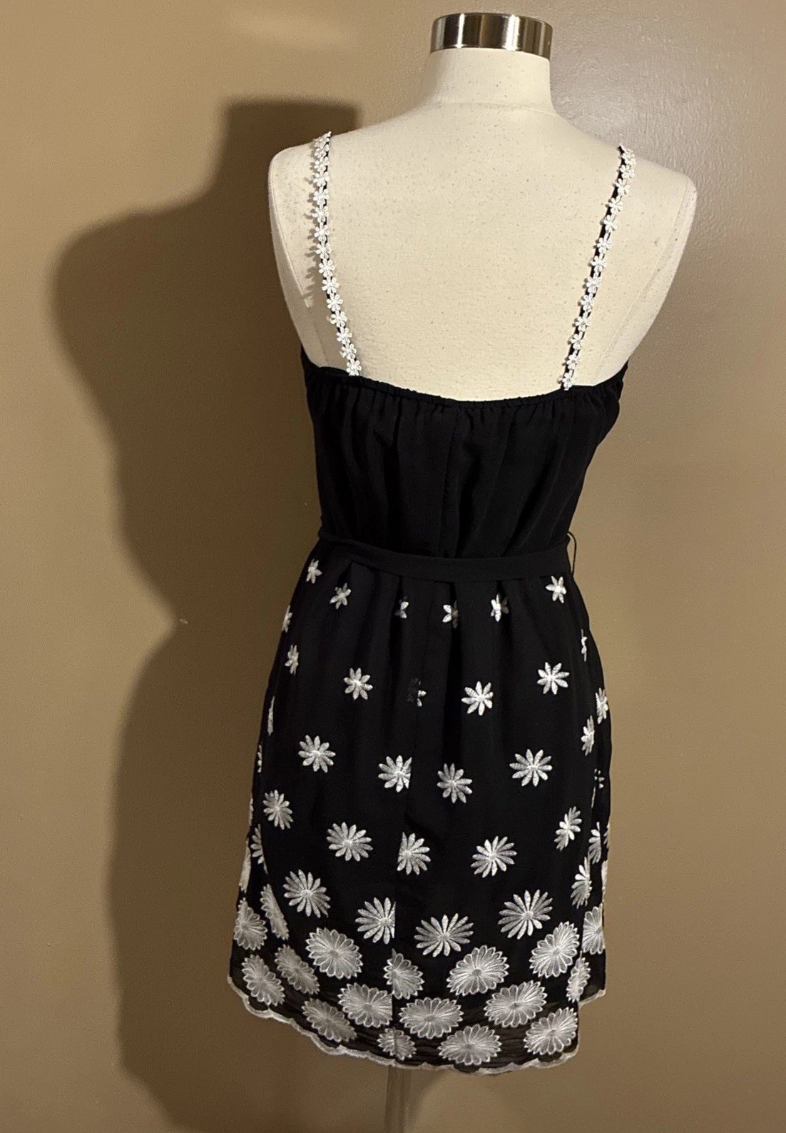 Miami Embroidered Floral Black White Scalloped Hem Sun Dress w/Tie Belt, S.