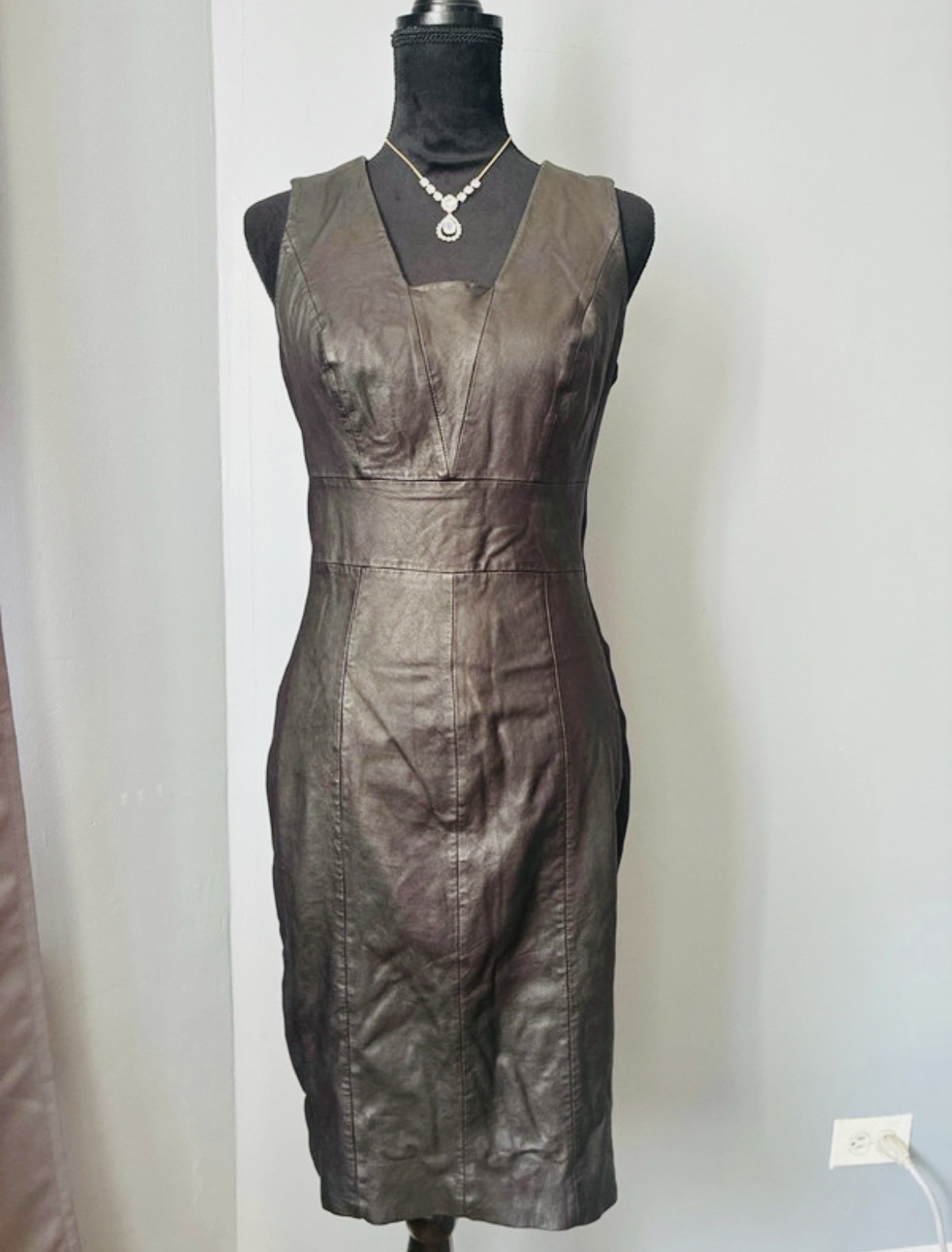Classiques Entier Black Leather V-Neck Sleeveless Sheath Knee-Length Dress 6