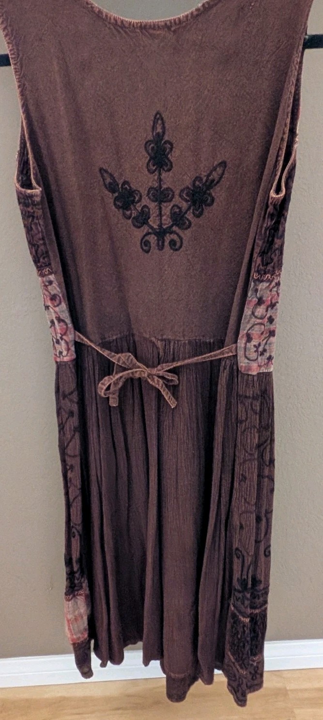 India Boutique Knee Length Dress Sleeveless Embroidered W Tie Back SZ S