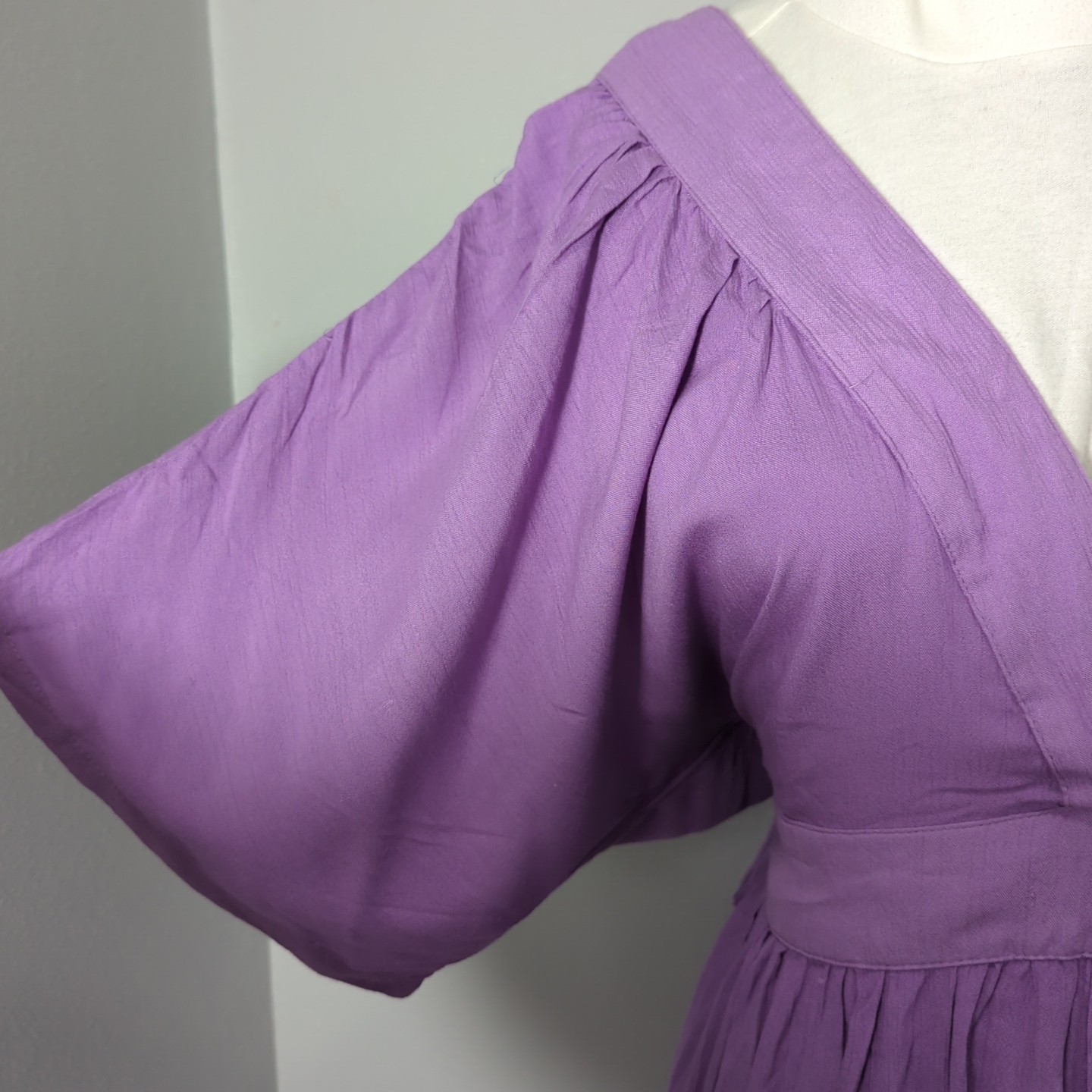 Millennium NWT Women’s Size 3x Lavender V-neck Knee Length Dress 145