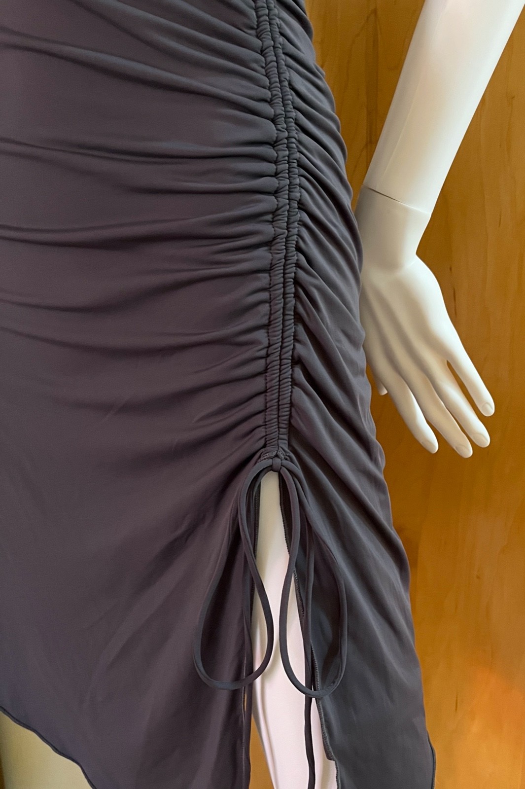 WOMEN’S PRINCESS POLLY GRAY RUCHED SIDE LACE UP SLIT STRAPLESS SHEATH DRESS – 6