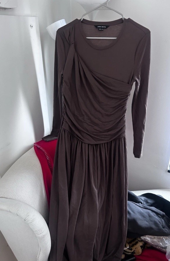 URBAN REVIVO Women’s Brown Solid Ruched Maxi Dress Long Sleeve Round Neck