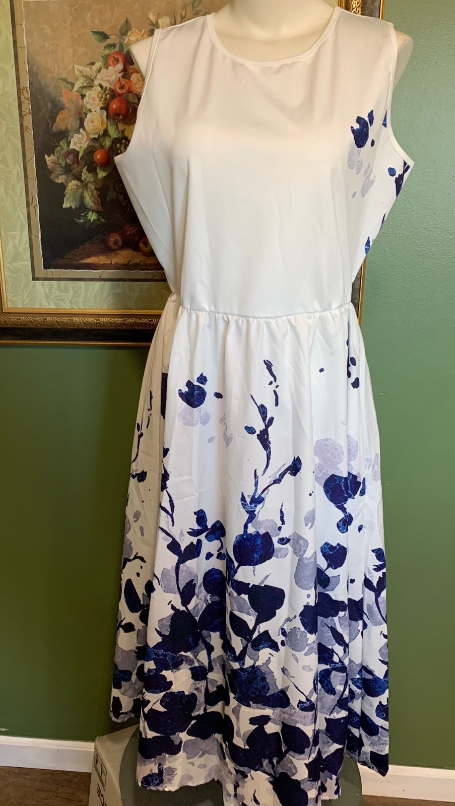 UNBRANDED LIGHTWEIGHT BLUE & WHITE SLEEVELESS DRESS ~ SIZE XL (Approx 14-16)