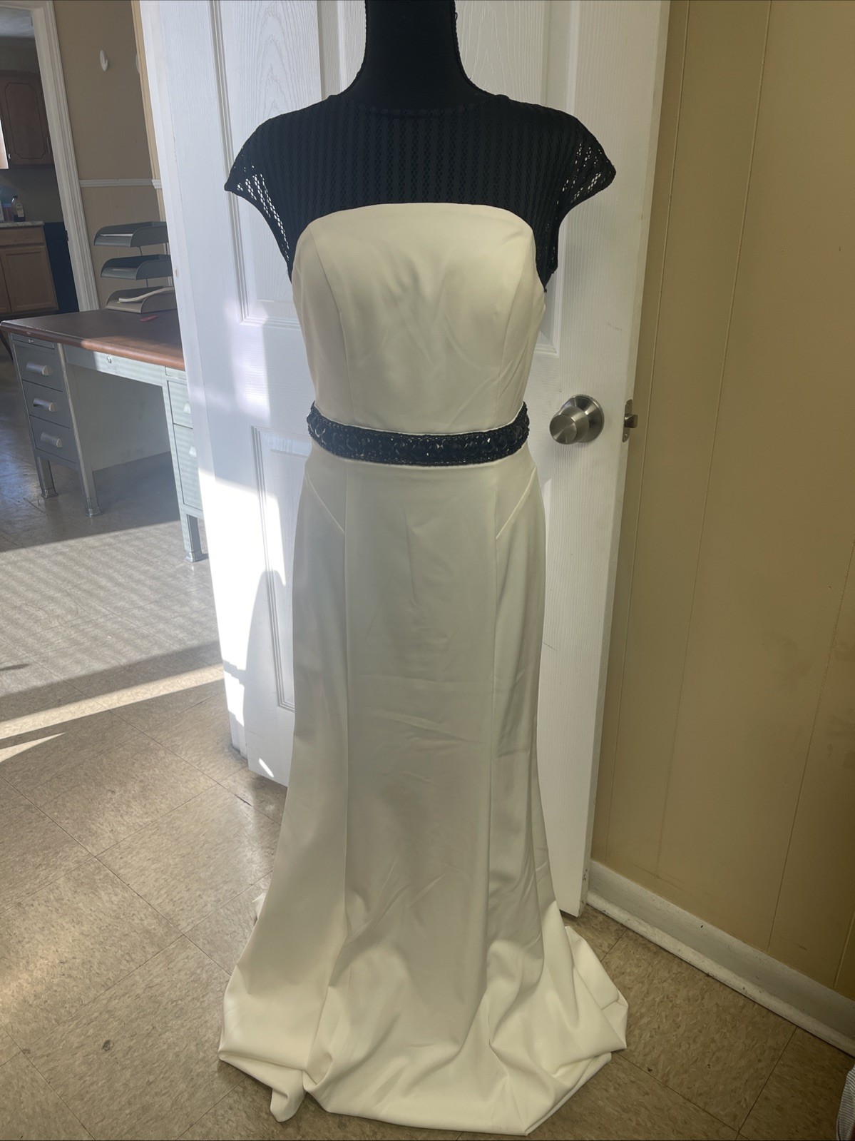 Cassandra Stone By Mac Duggal Dress Black And White Gown SZ 8 Long Flowy Lined