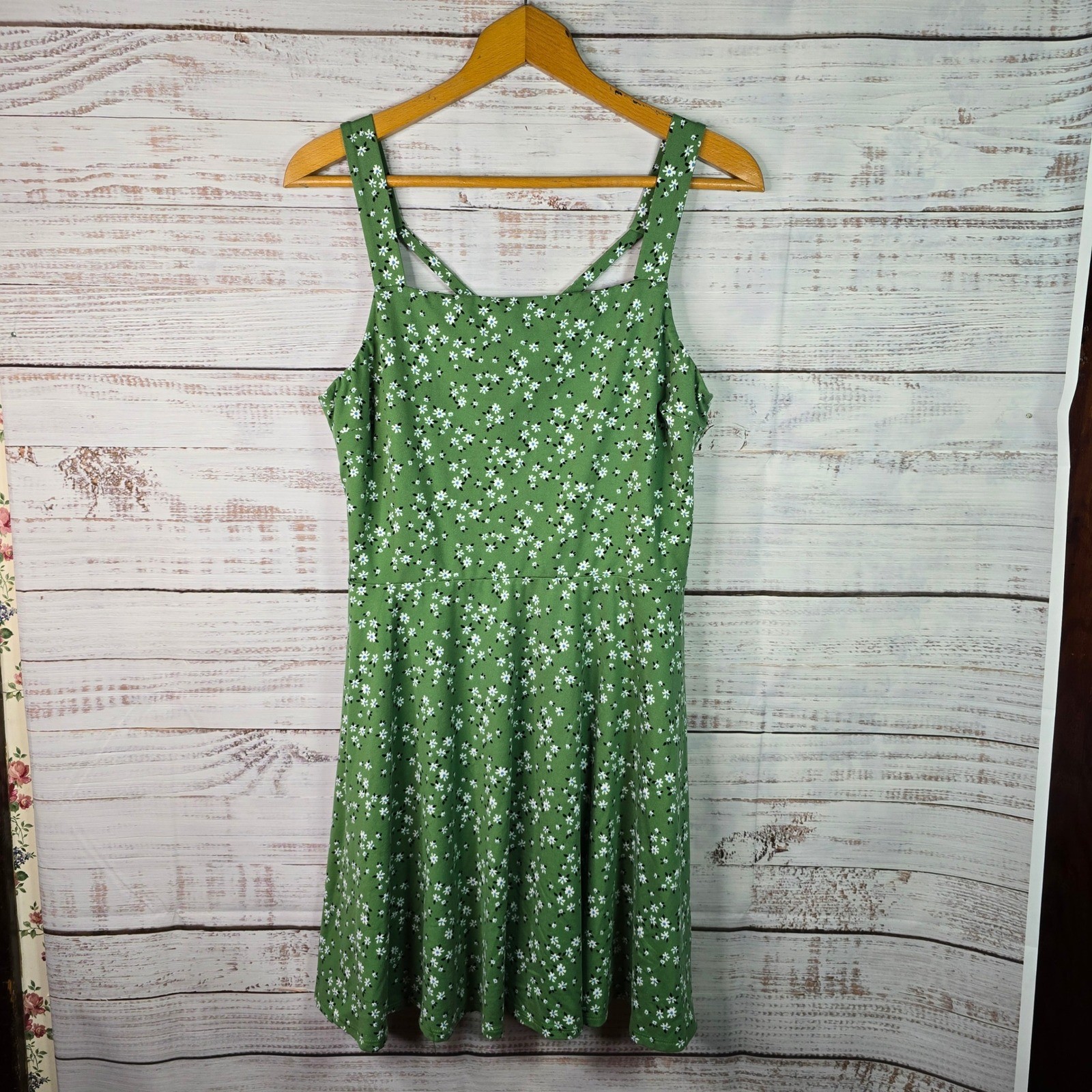 Nine Britton Green Floral Fit & Flare Dress Women’s LP Cottagecore Midi Sundress