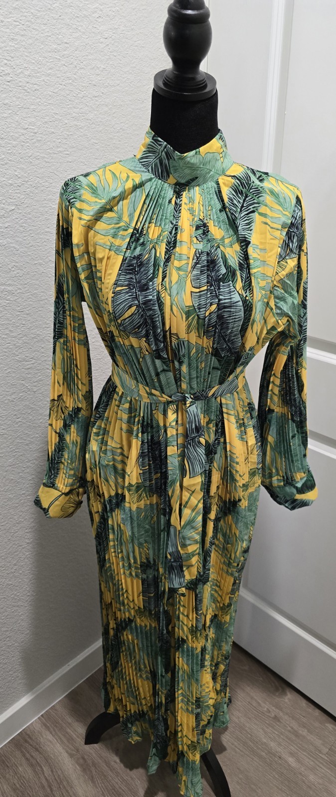 Printed Maxi Tie Waist Dress (Green) With Belt. One Size BARELY WORN