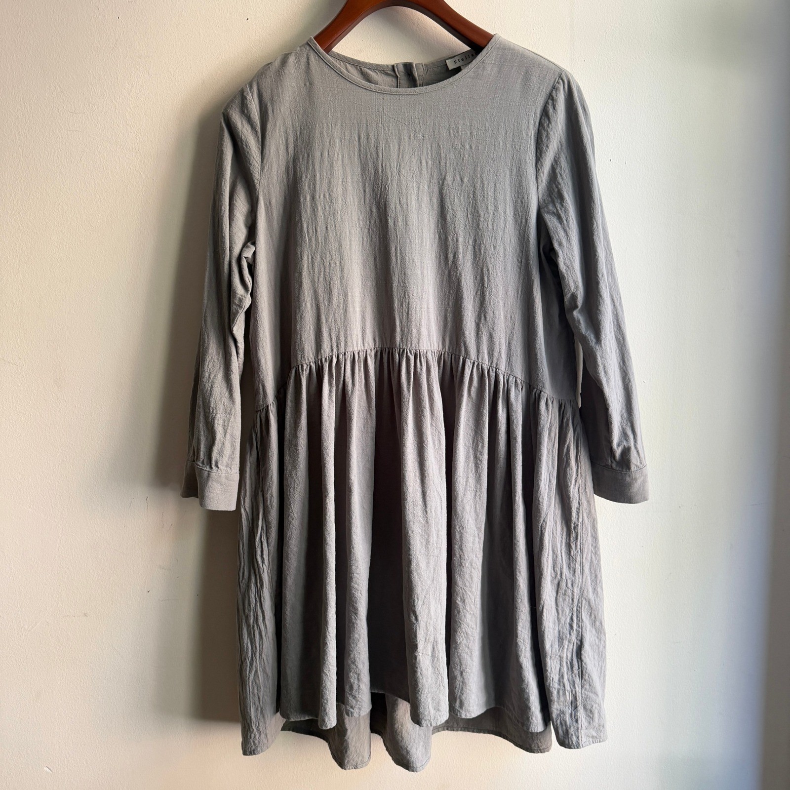 Stellah Babydoll Long Sleeve Button Back Dress Gray Large Excellent