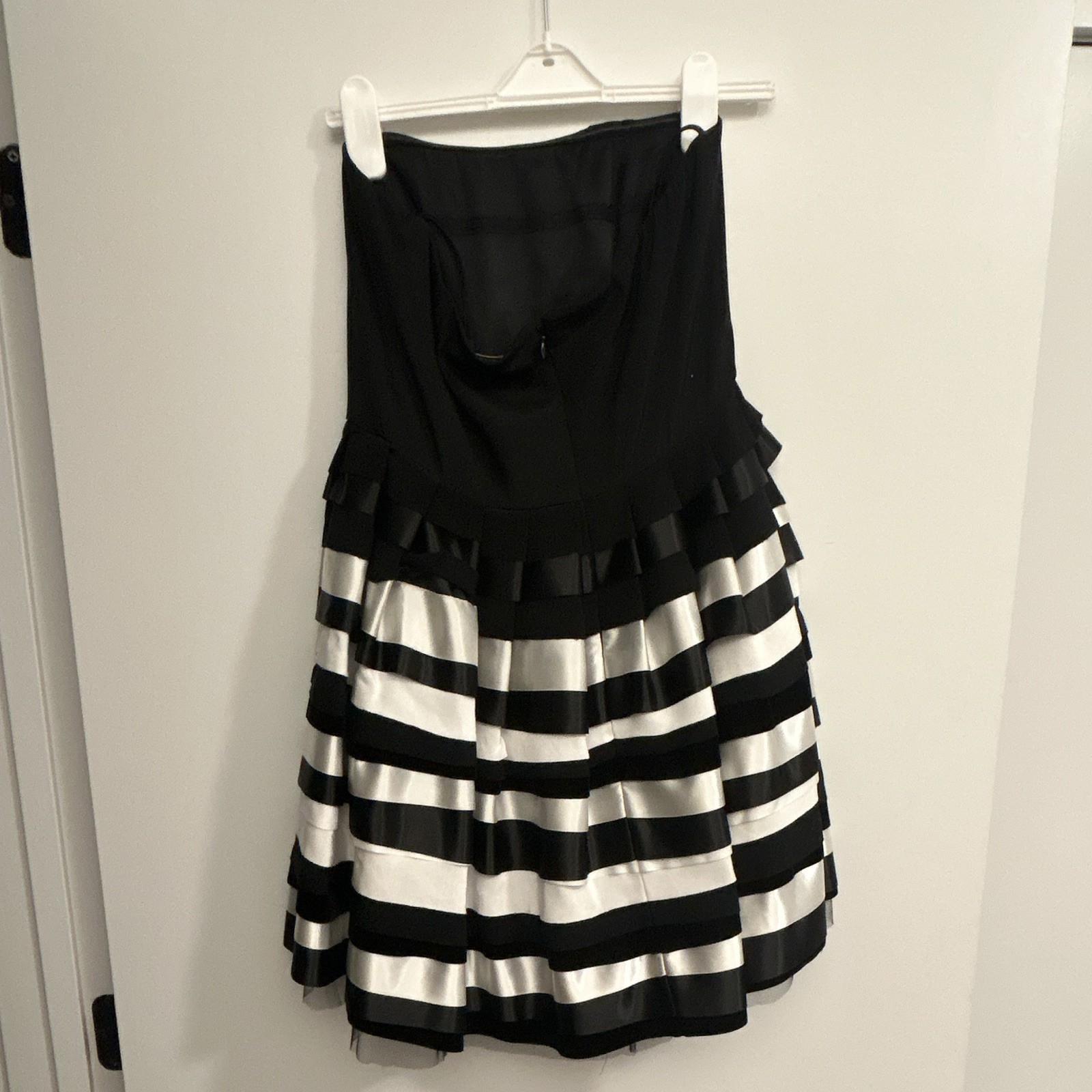 alice + olivia Black/White Striped Strapless Cocktail Dress Size 8