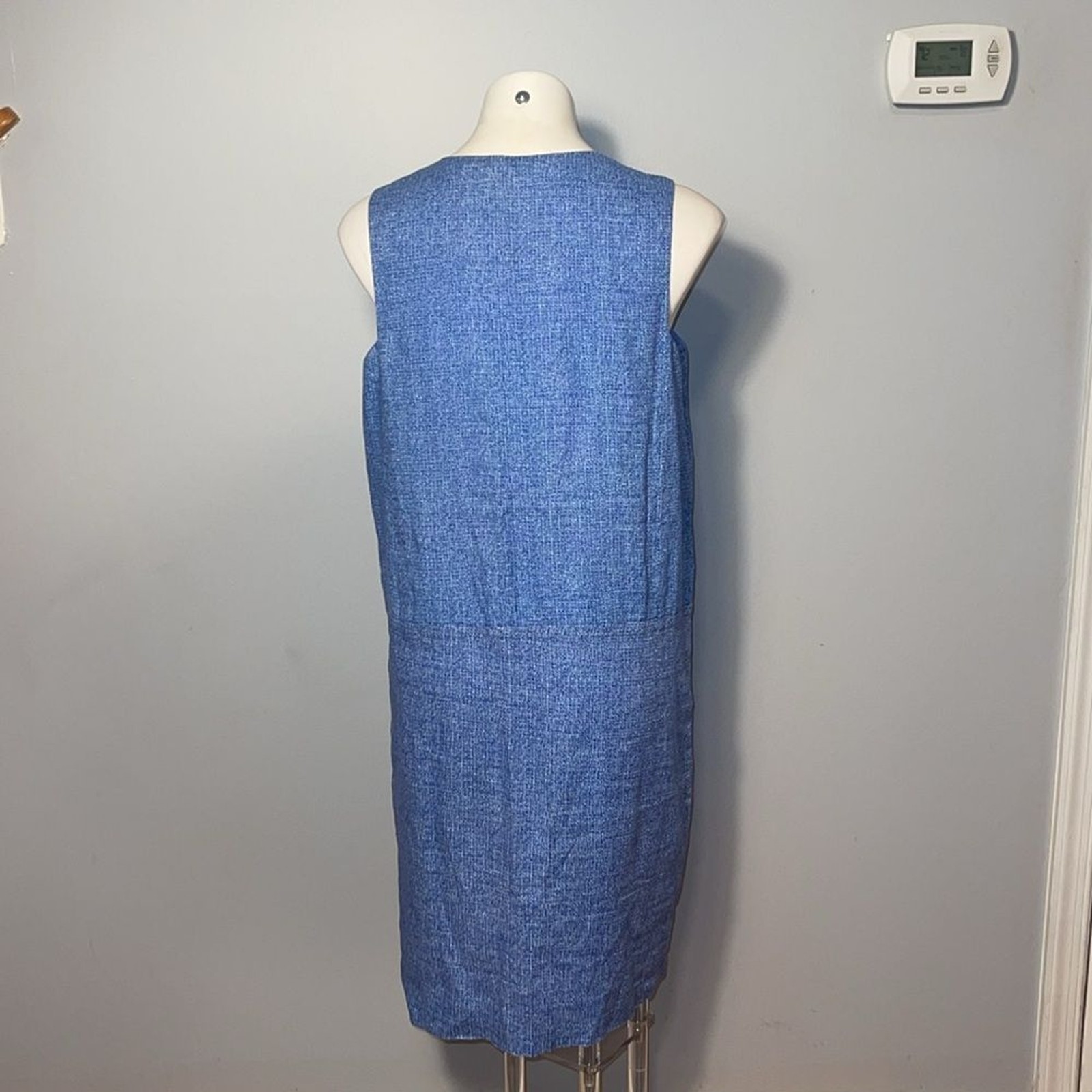 J.McLaughlin Linen Split Round Neck Sleeveless Besom Front Pocket Shift Dress. M