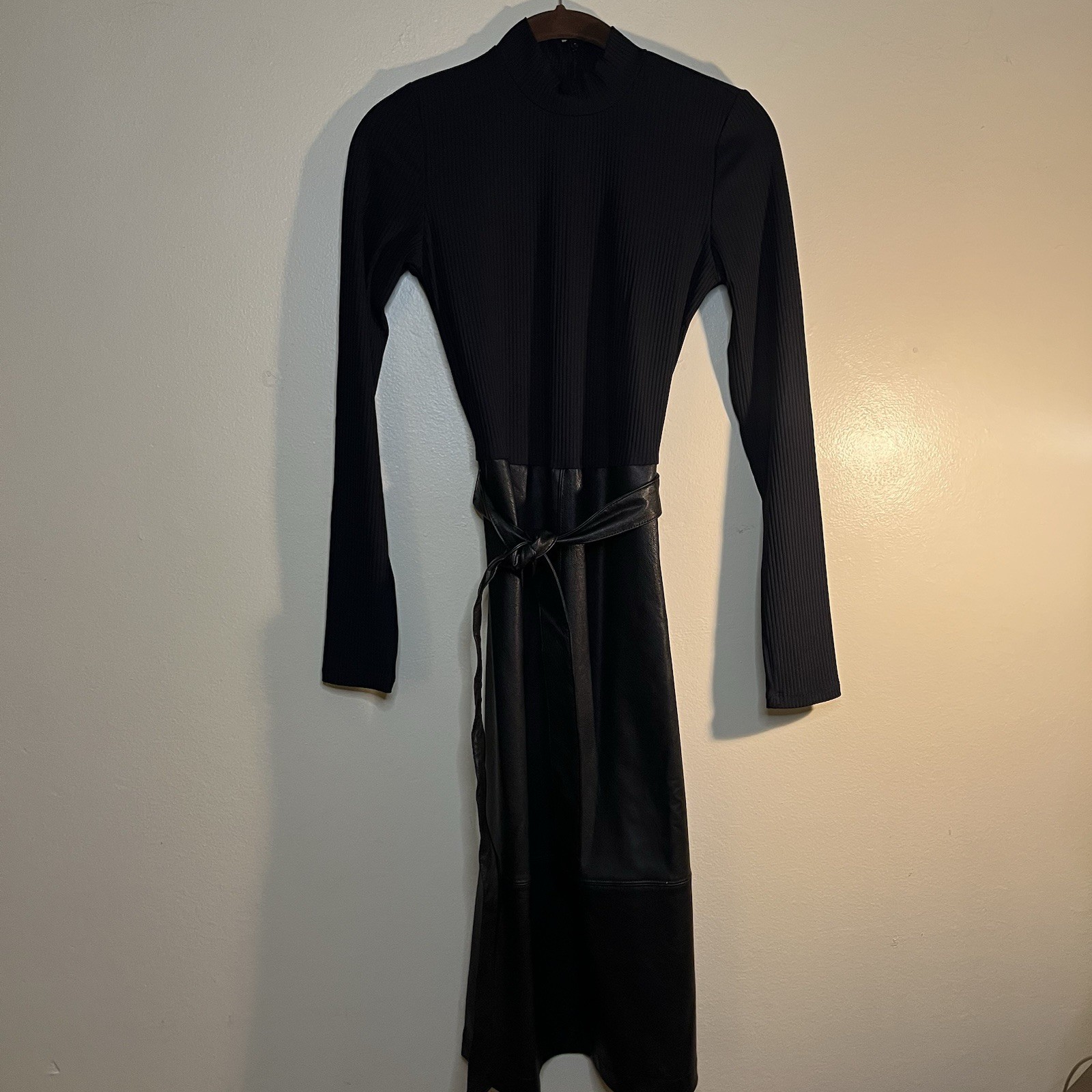 Colleen Lopez dress Sz XS Navy Blue Ribbed Top Zip back close Leather Tie Waist