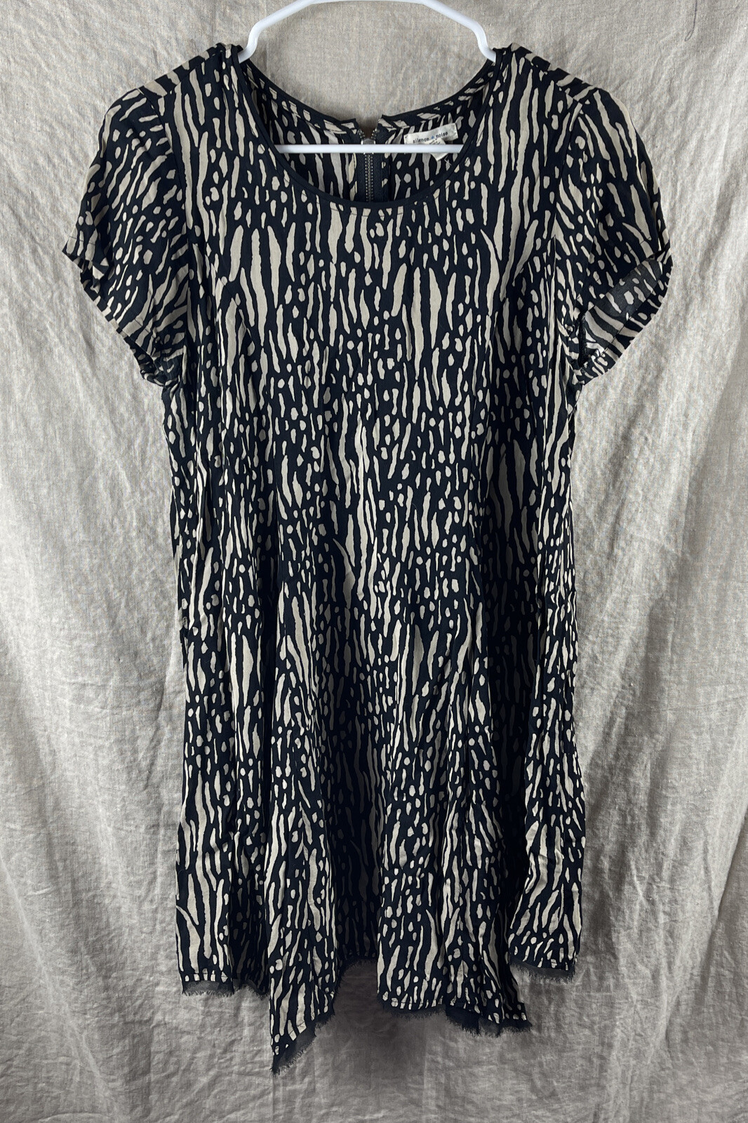 Silence + Noise Women’s Black/Beige Patterned Short Sleeve Flare Dress Size M