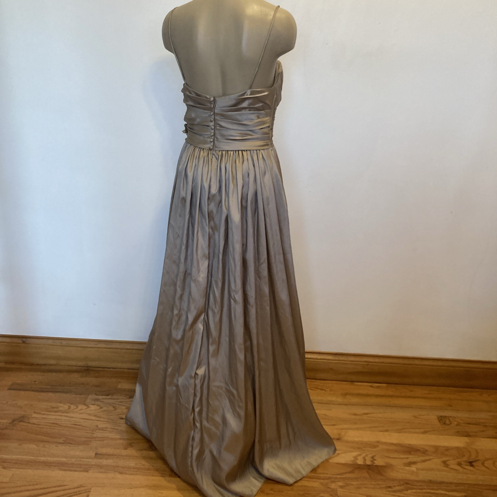 Watters and Watters size 6 beige long gown dress