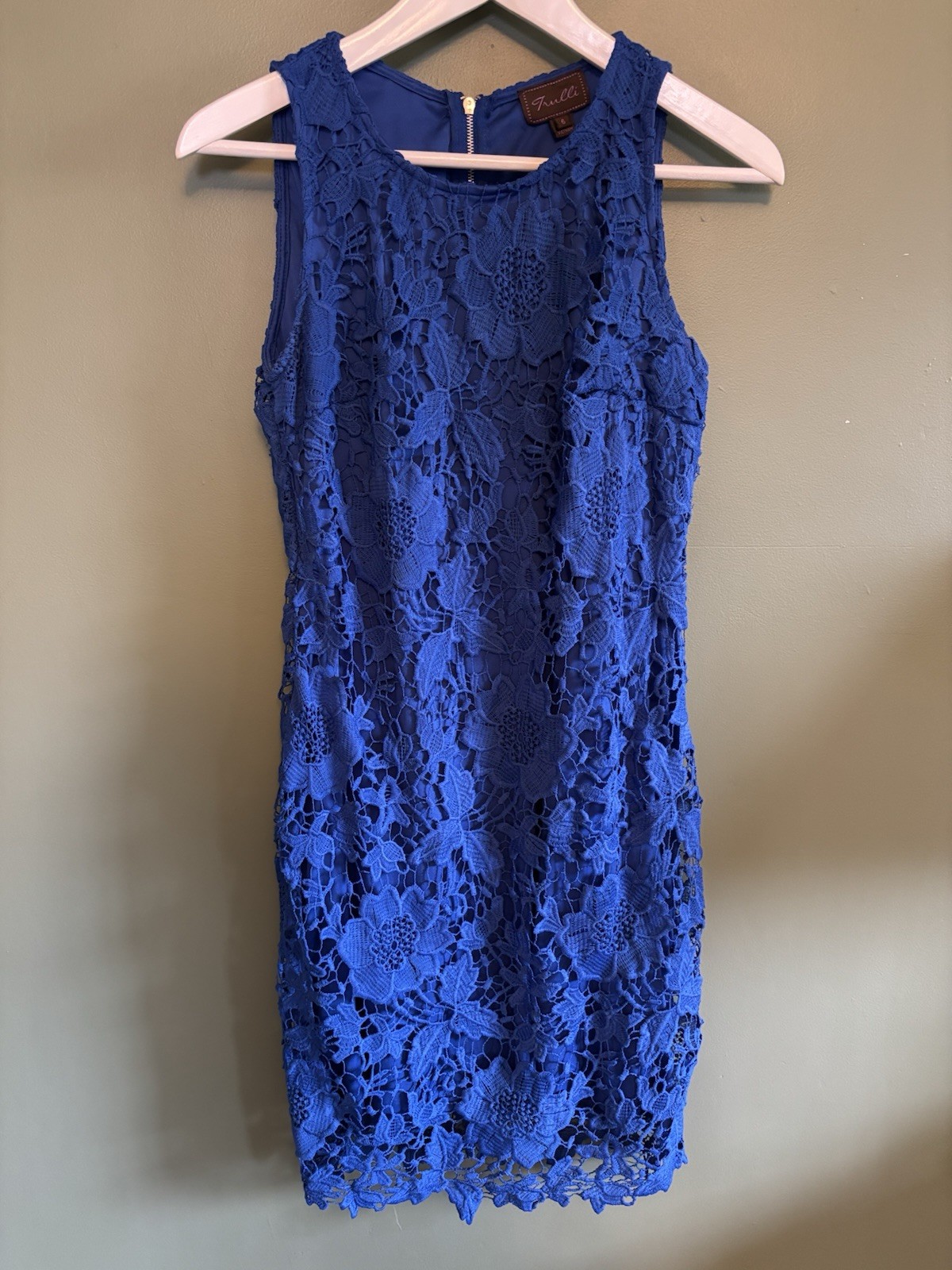 Trulli Blue Floral Lace Sheath Dress Size 6 Sleeveless Knee Length Round Neck