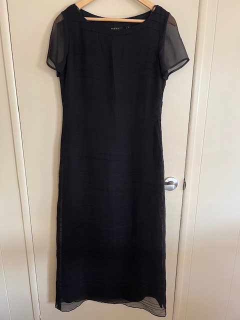 Dana Buchman Sz 4 Black 100% Silk Sheer Lined Short Sleeve Long Maxi Dress