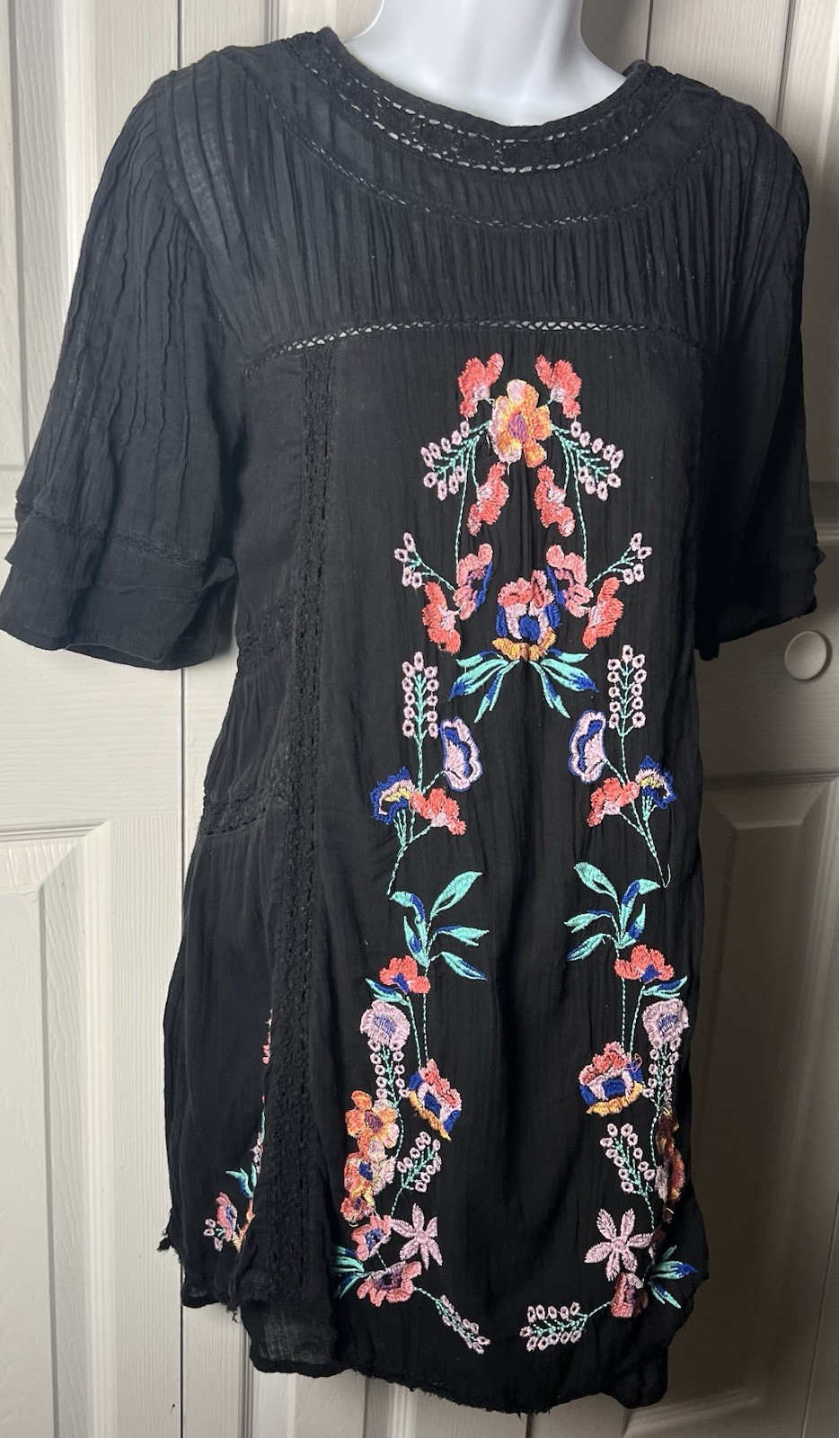 FREE PEOPLE Black Embroidered Floral Mini Tunic Dress Boho Crinkle Gauze Short
