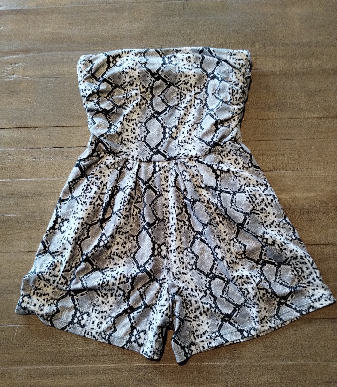 Women’s Sleeveless Strapless Snake Print Dress With Fitted Legs Size Large