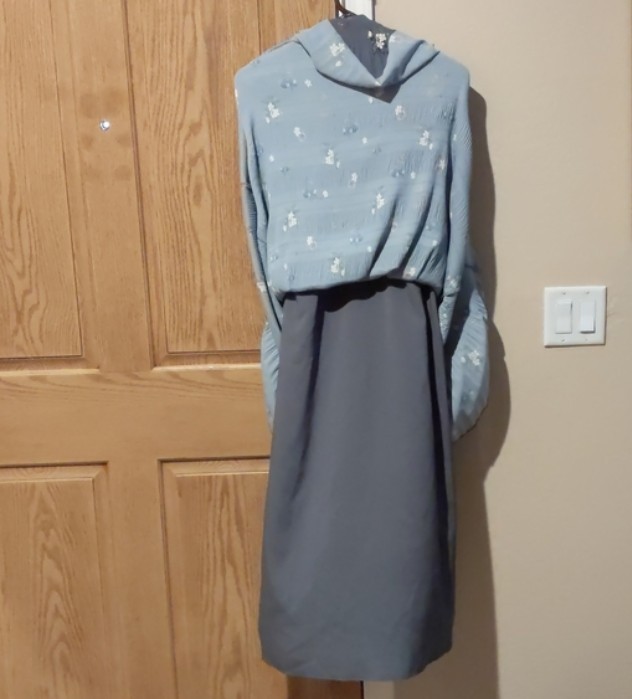 Ted Baker Oracle Mock Neck Midi Ruffle Gray Pleated Sleeveless Floral Size 4