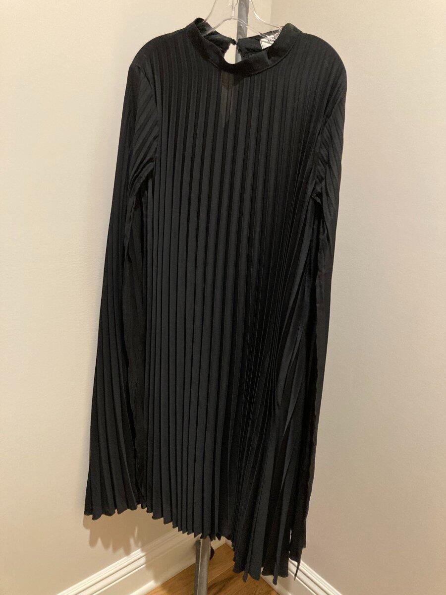 AOMEI NWT Stunning Elegant Solid Black Sleeveless Pleated Cape Sheath Dress