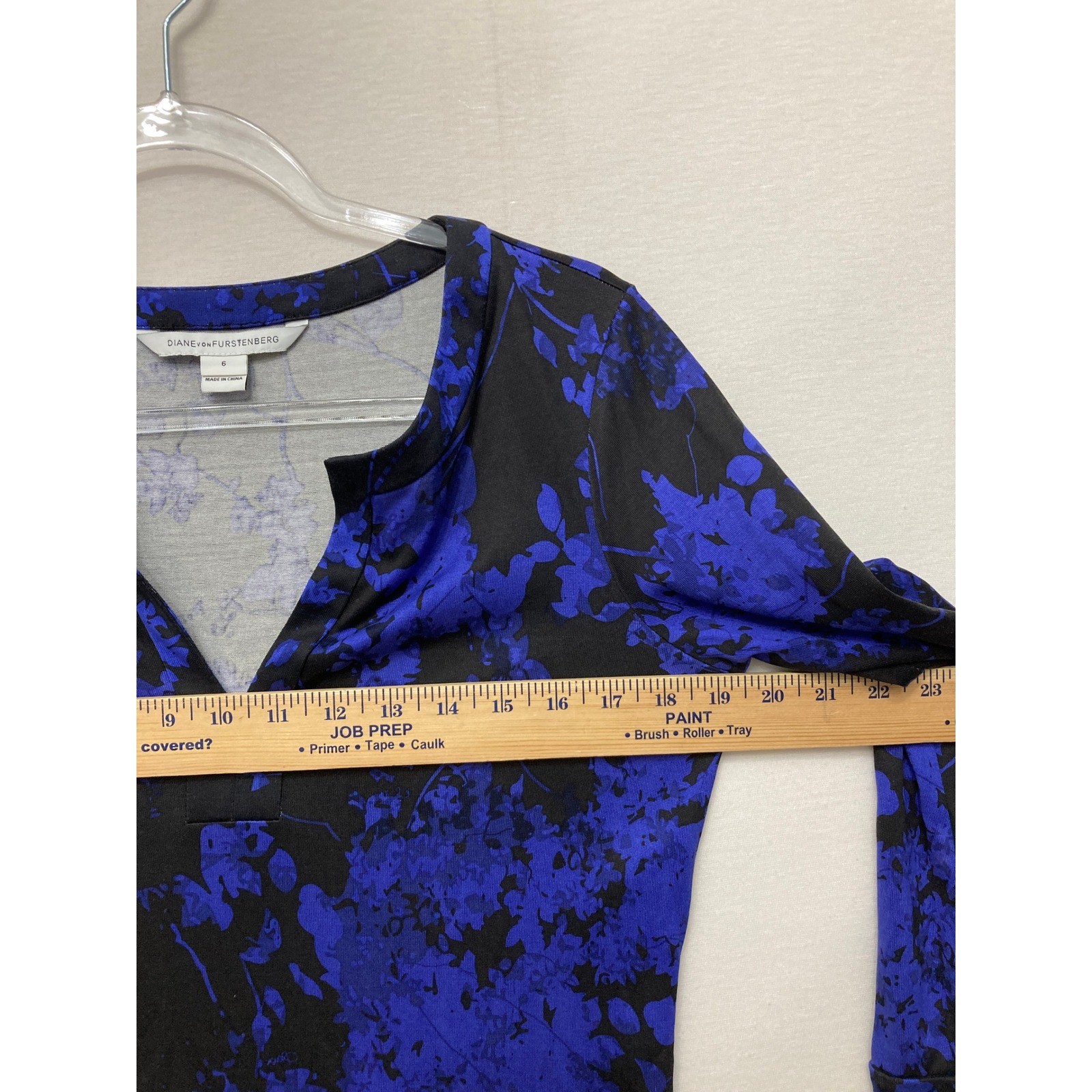 Diane von Furstenberg Silk Jersey Raye Dress size 6 Blue Black Floral Preppy