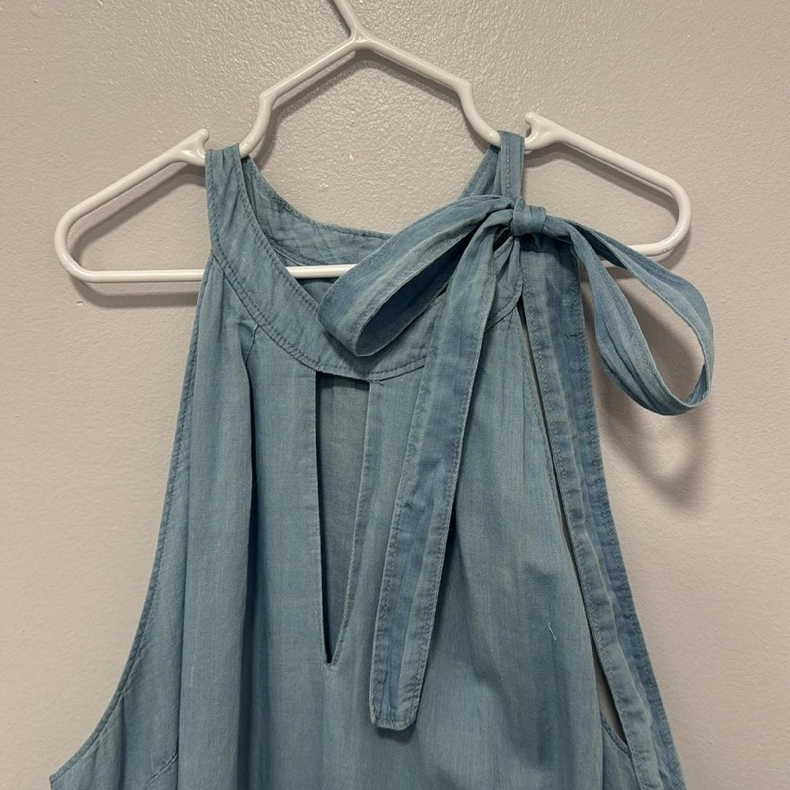 J Brand Esme Sleeveless Graceful Light Blue Denim Chambray Neck Tie Dress M