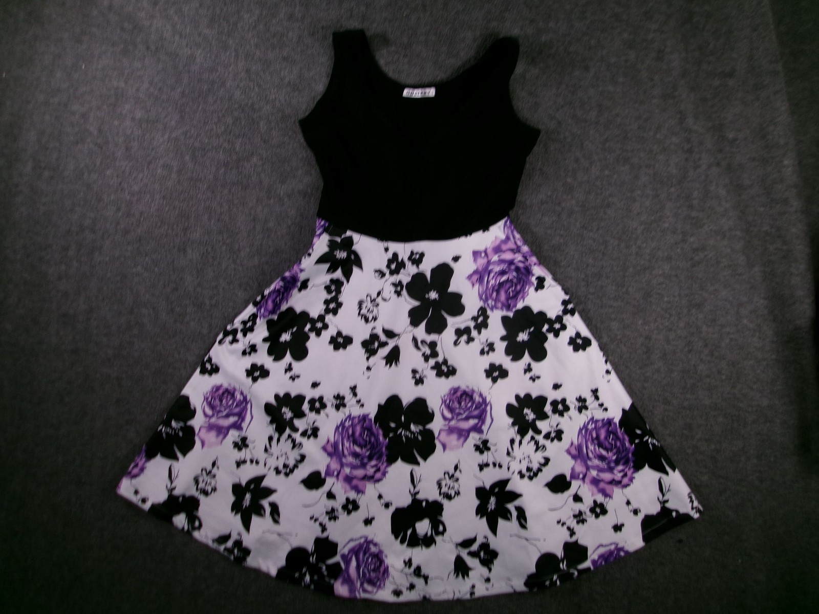 Guberrys Dress Womens S Black Floral Fit and Flare Cotton Spandex Knee Length