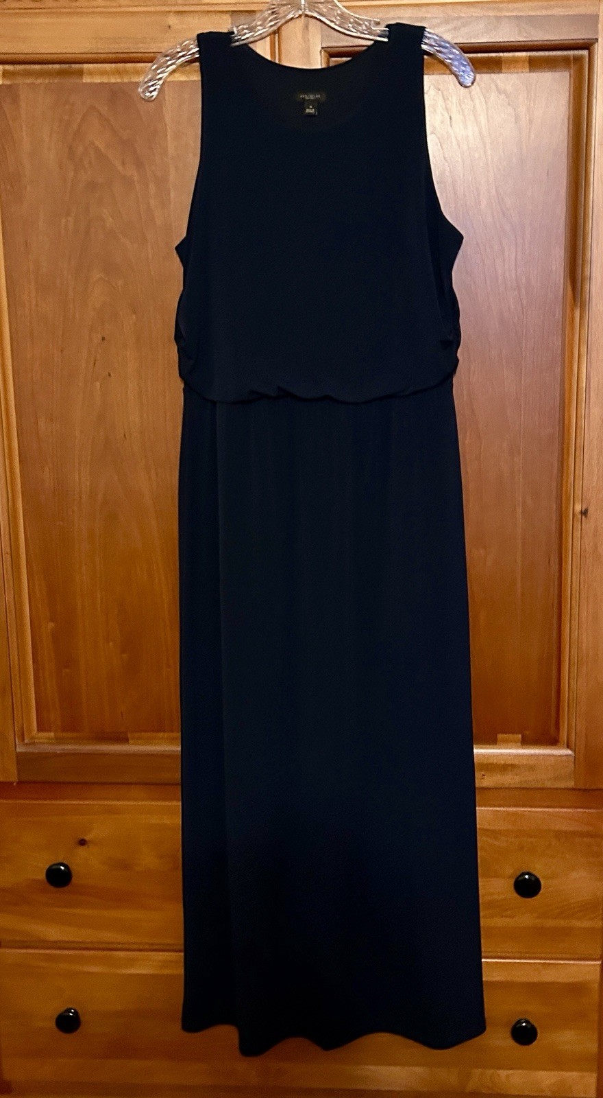 Classy, fully lined, wrinkle resistant Ann Taylor long navy blue dress size M