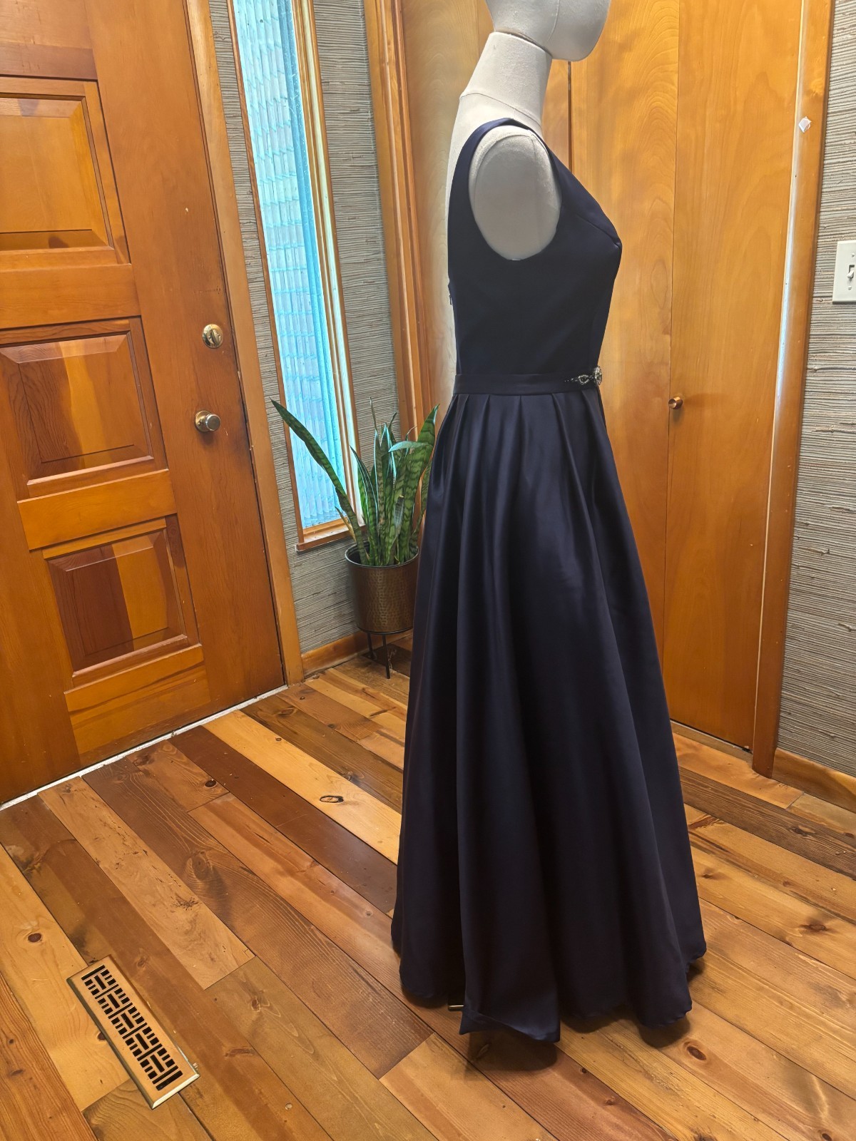 Dancing Queen Navy Blue Formal Evening Gown Excellent/Small