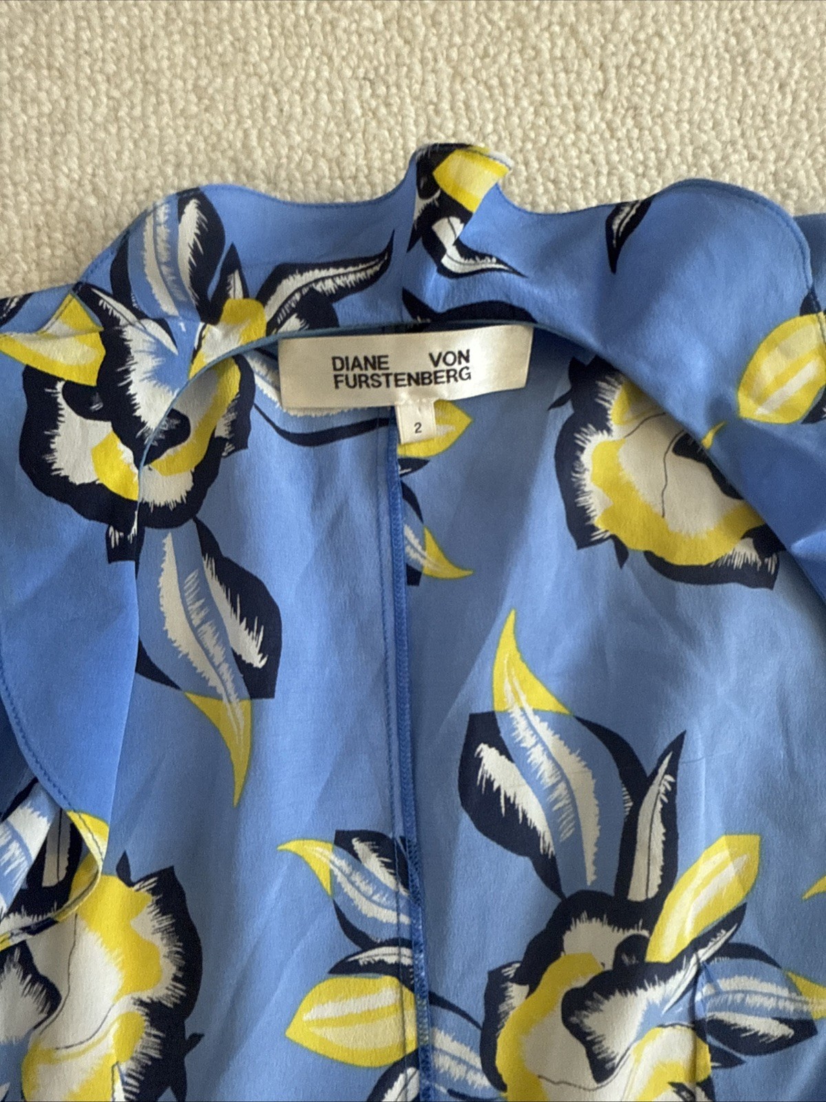 Diane Von Furstenberg 100% Silk Floral Mini Wrap Dress Size 2