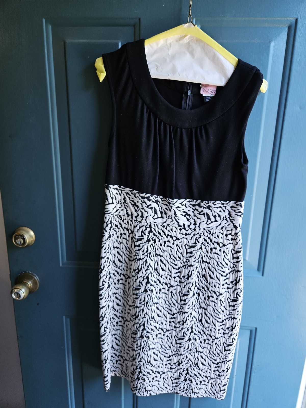 New Directions Women’s Sleeveless, Zebra Print And Black Top Size 8 Dressy
