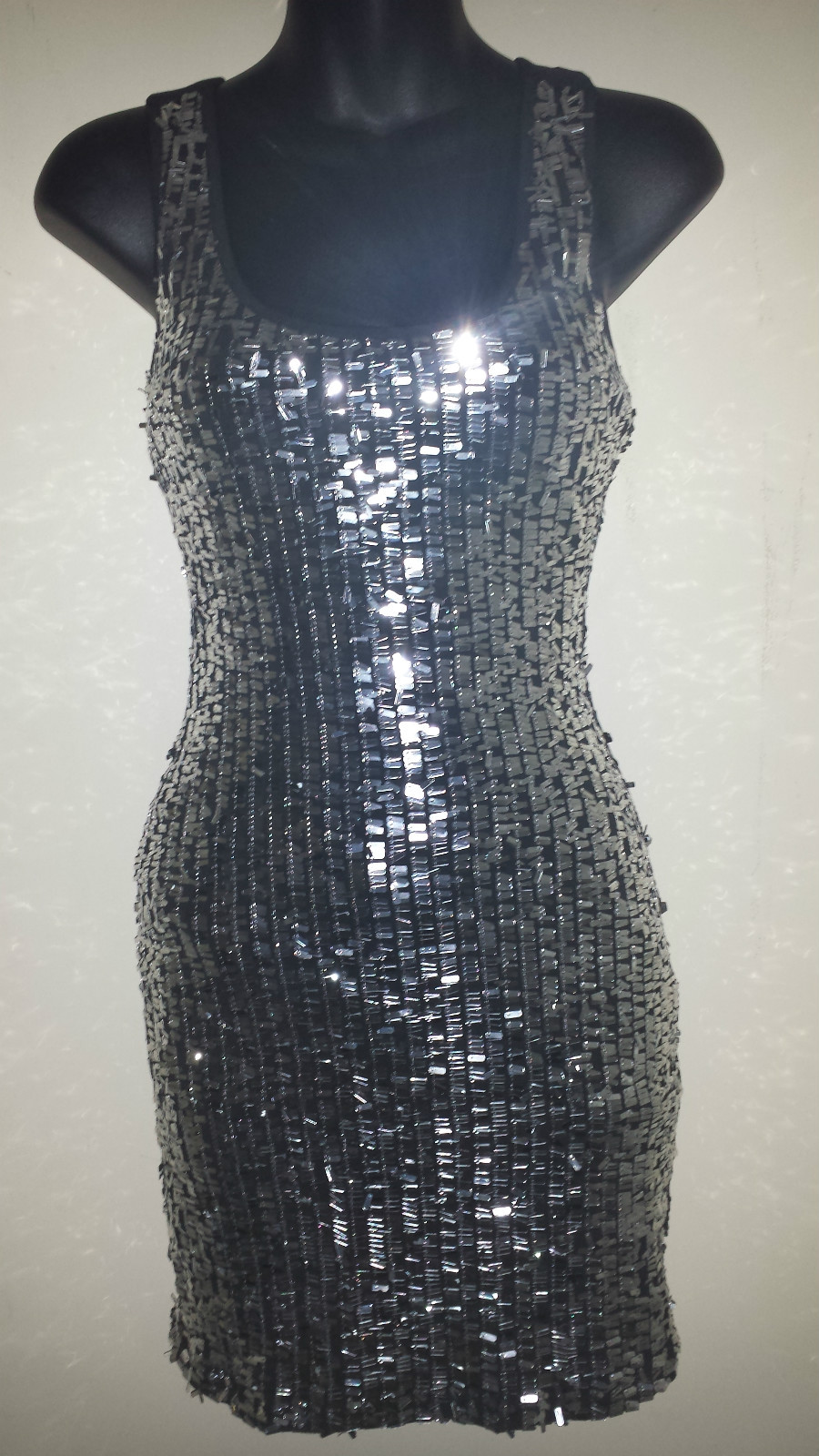 BODYCONDRESS FROM MACY’S. BLACK & SILVER SEQUIN FOR CLUB PARTY COCKTAIL Sz. 7/8