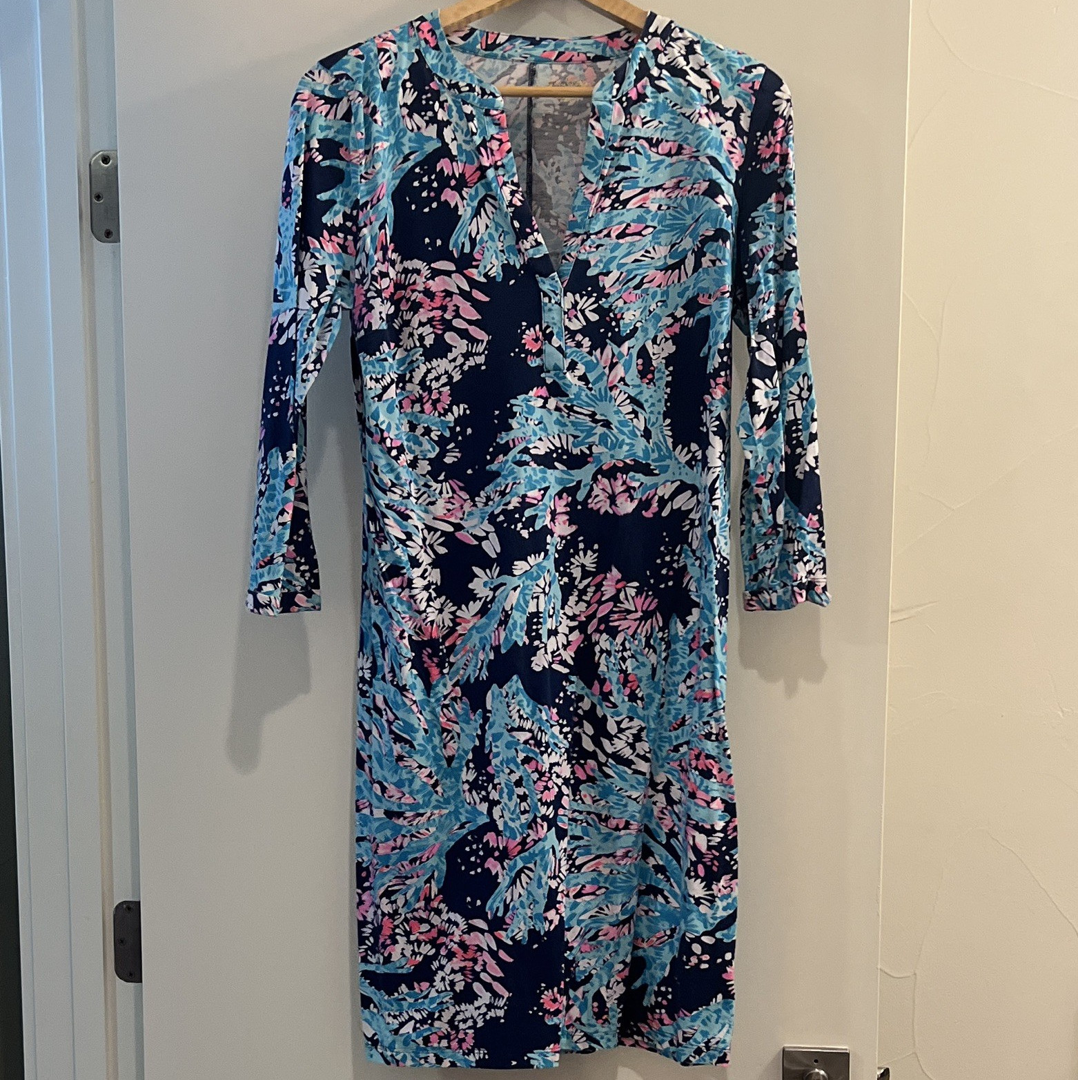 Lilly Womens Dress M Navy Blue Pink White Floral V-Neck Knee Length 3/4 Sleeve
