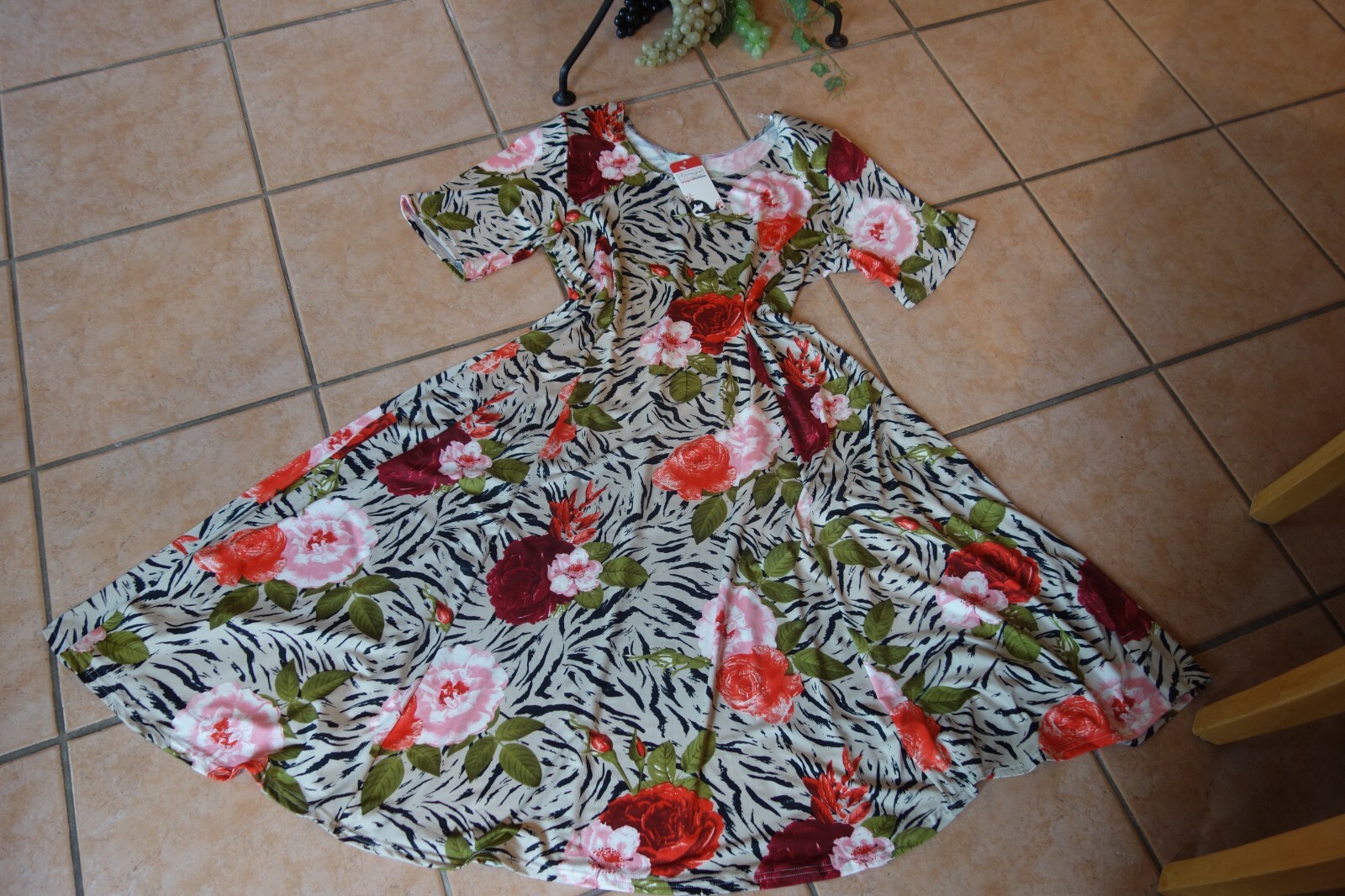 MAGNA Summer Dress 48 50 NEW Roses Floral Taupe Red Stretch A-Line LAGENLOOK