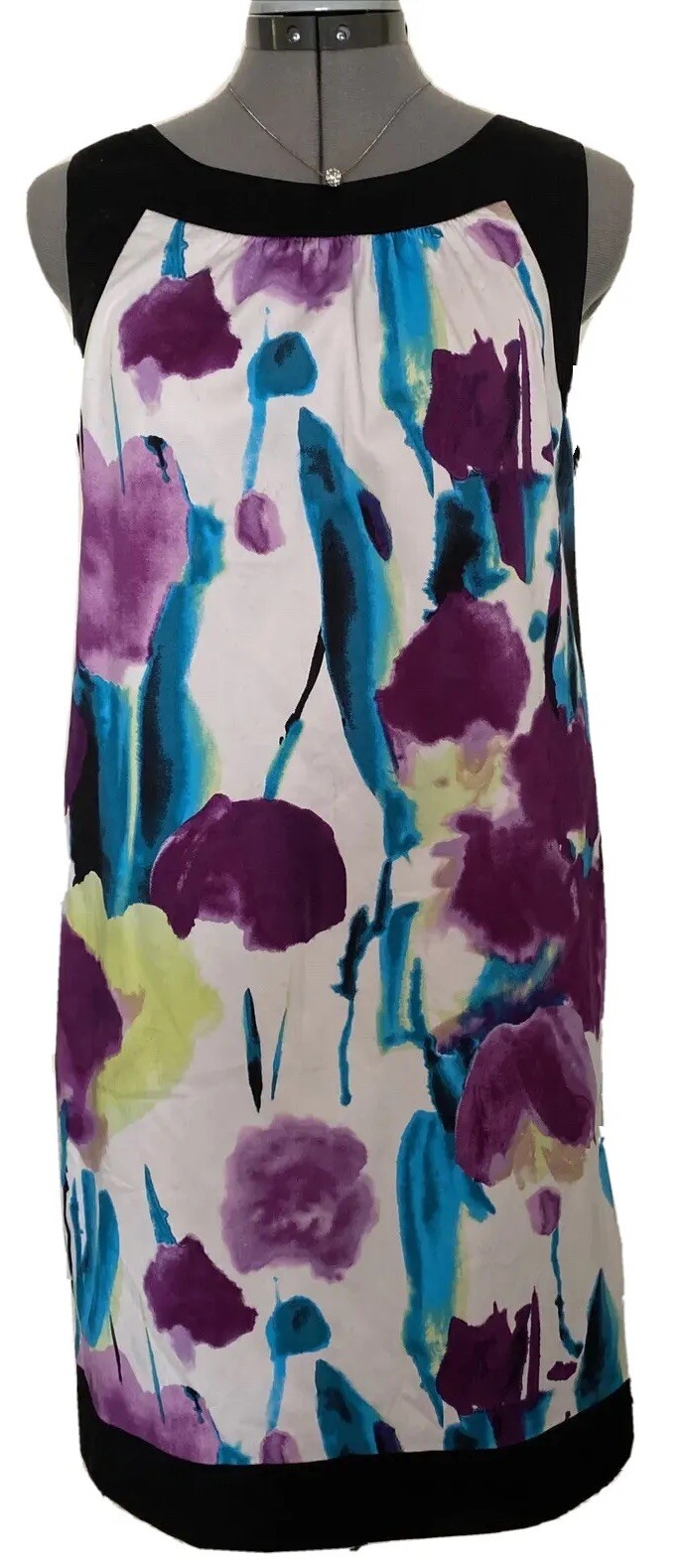 AGB sleeveless dress. size 8. Pockets. Across Chest17.5. Hips 19 In. NWOT