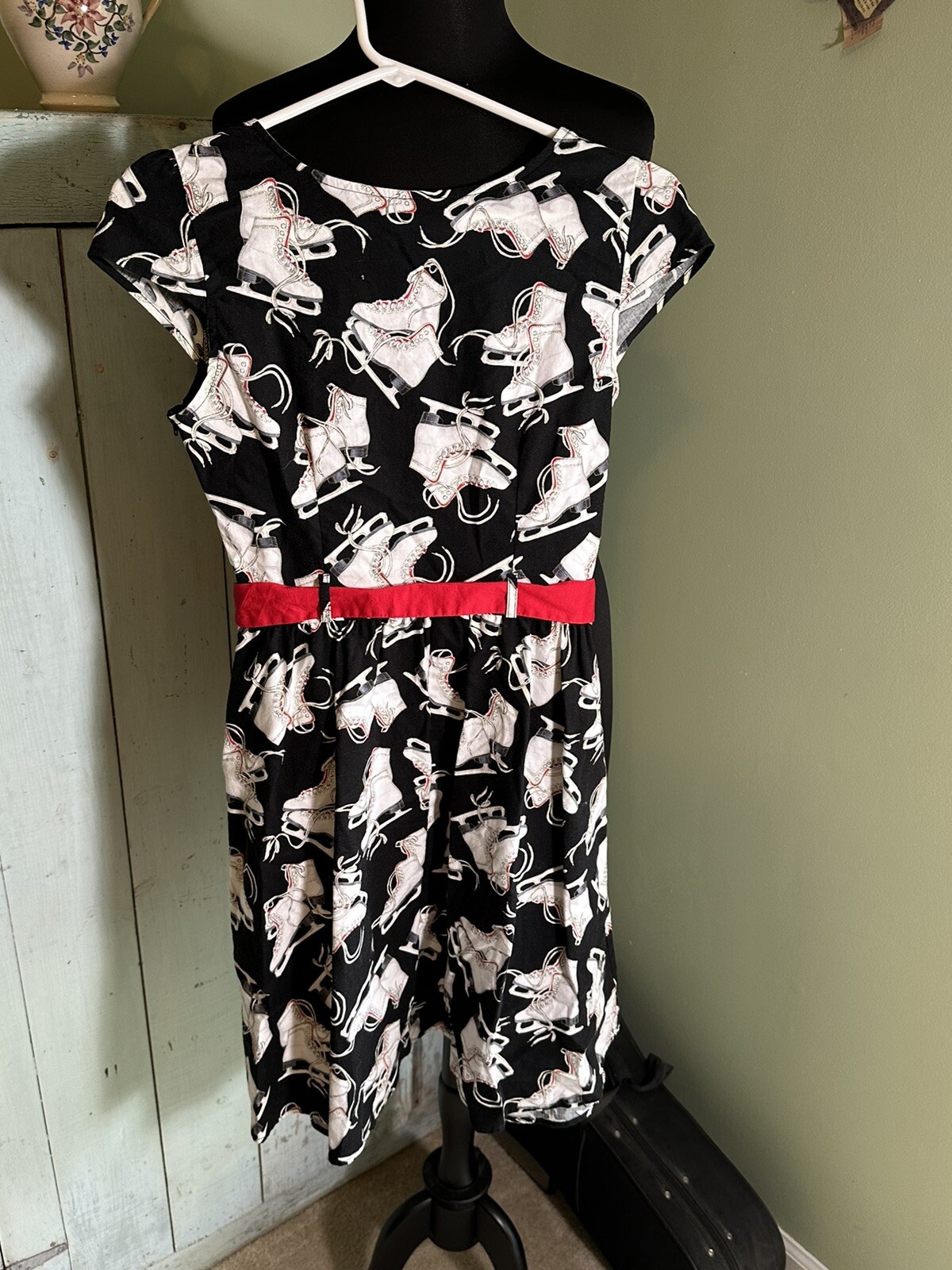 MODCLOTH RETROLICIOUS Vintage Style SMALL ICE SKATES DRESS Black/White/Red E15