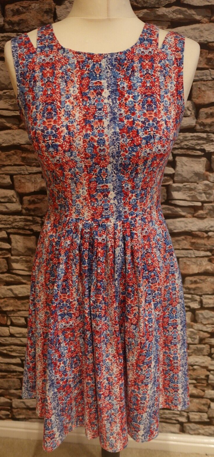 Warehouse Beautiful Vibrant Floral Dress With Cut Out Shoulder Detail Size 8